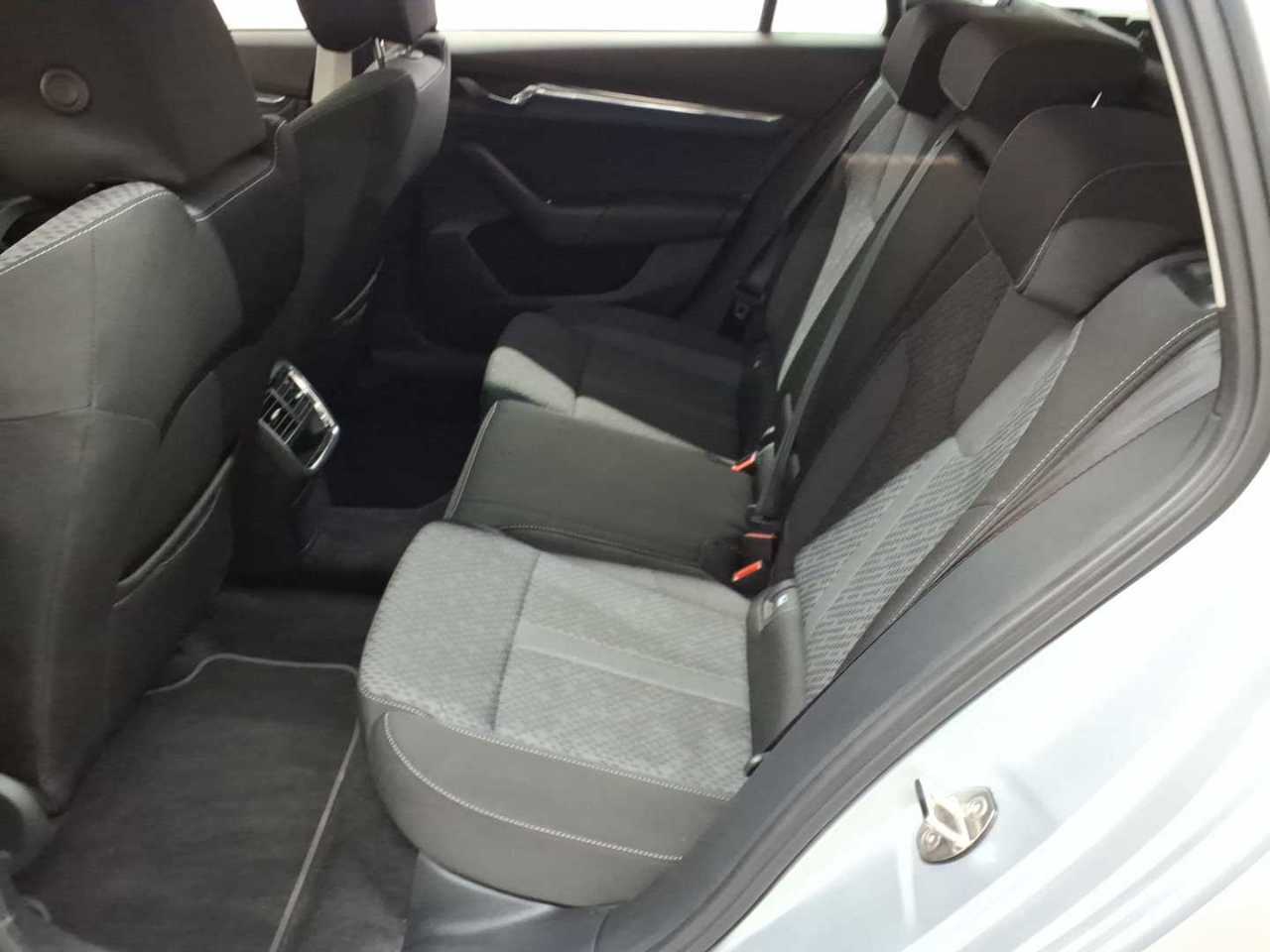 Skoda Octavia Combi 2.0 TDI DSG First Edition 13