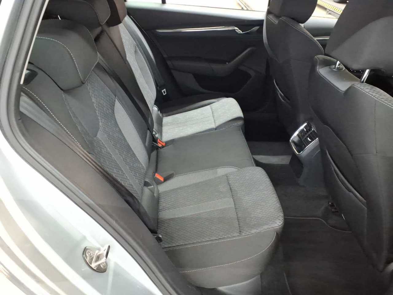 Skoda Octavia Combi 2.0 TDI DSG First Edition 14