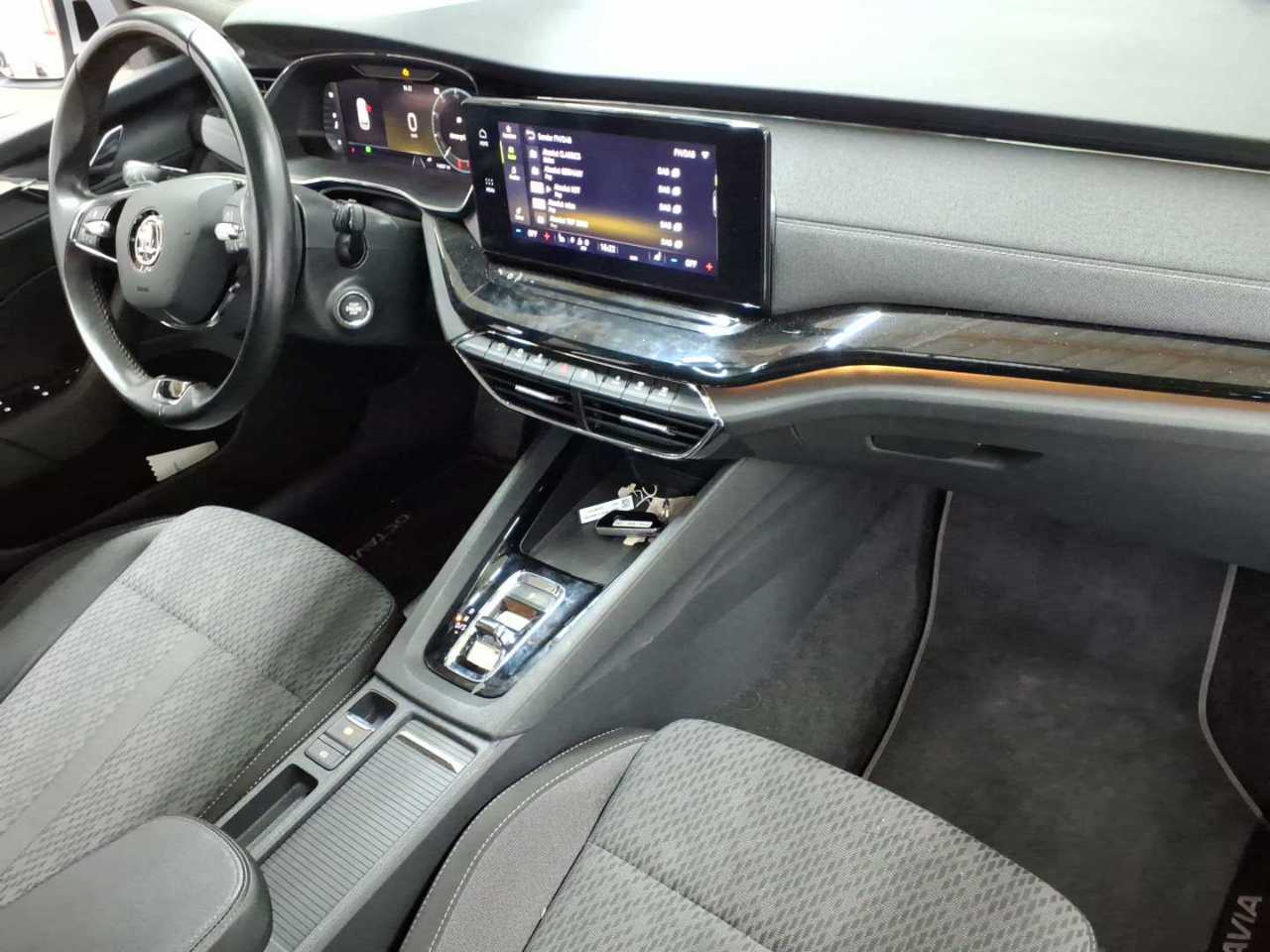 Skoda Octavia Combi 2.0 TDI DSG First Edition 9