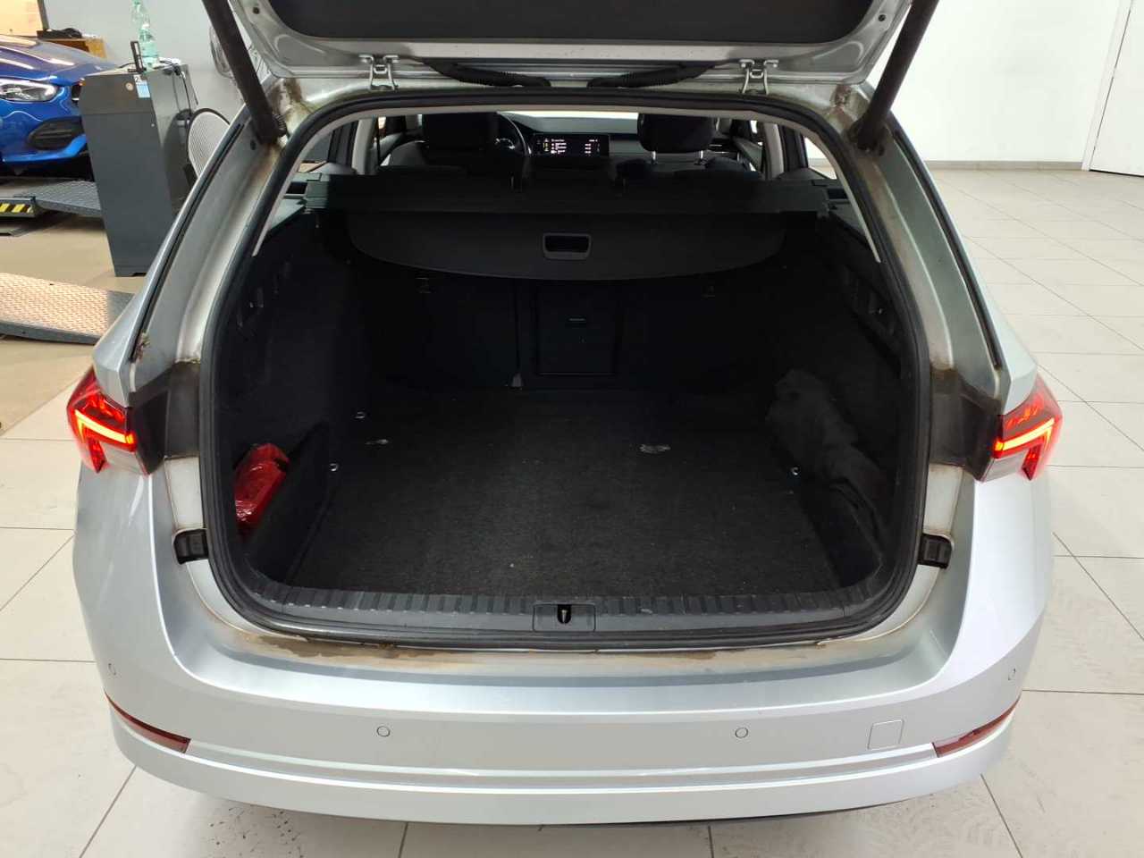 Skoda Octavia Combi 2.0 TDI DSG First Edition 15