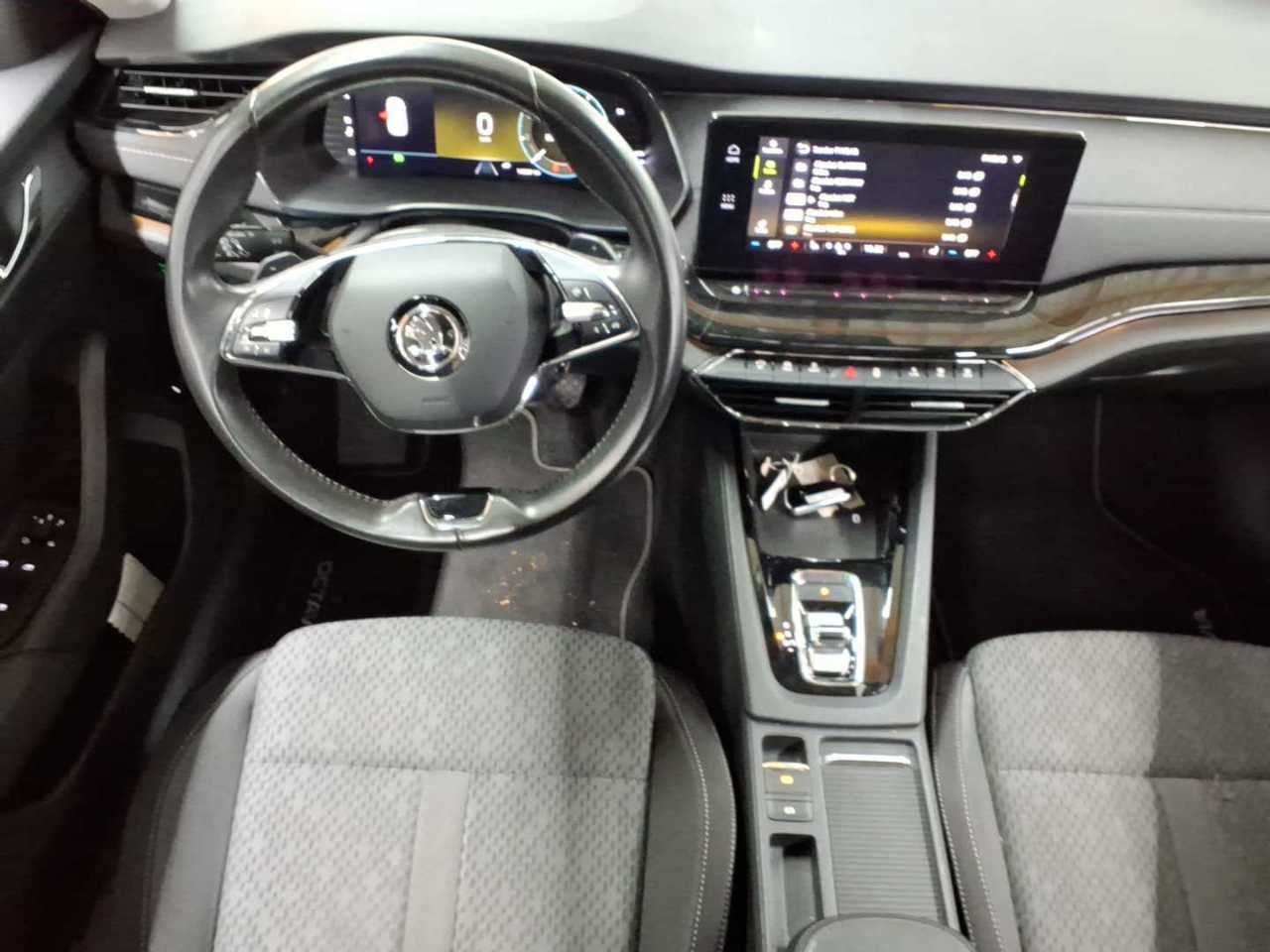Skoda Octavia Combi 2.0 TDI DSG First Edition 10