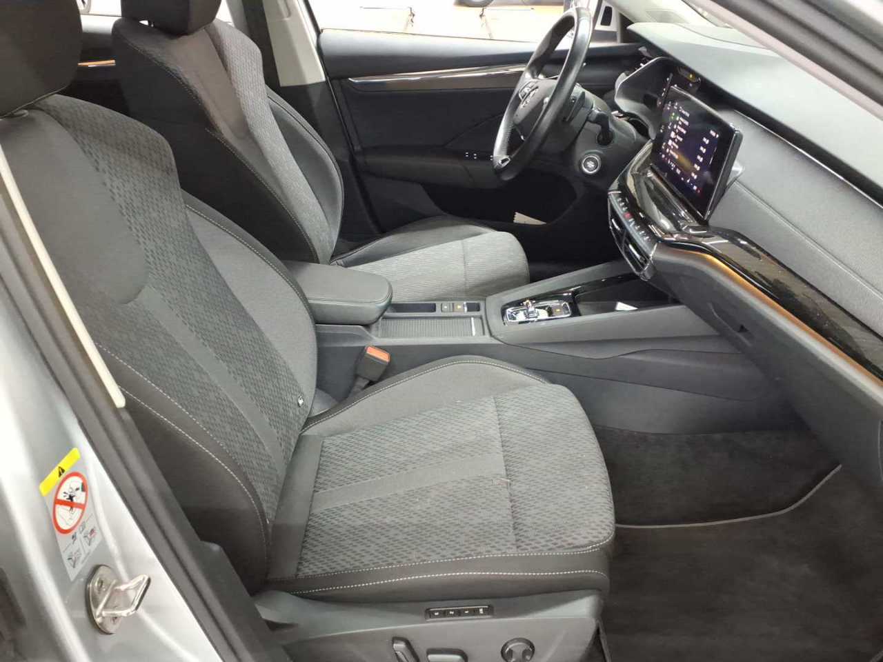Skoda Octavia Combi 2.0 TDI DSG First Edition 8