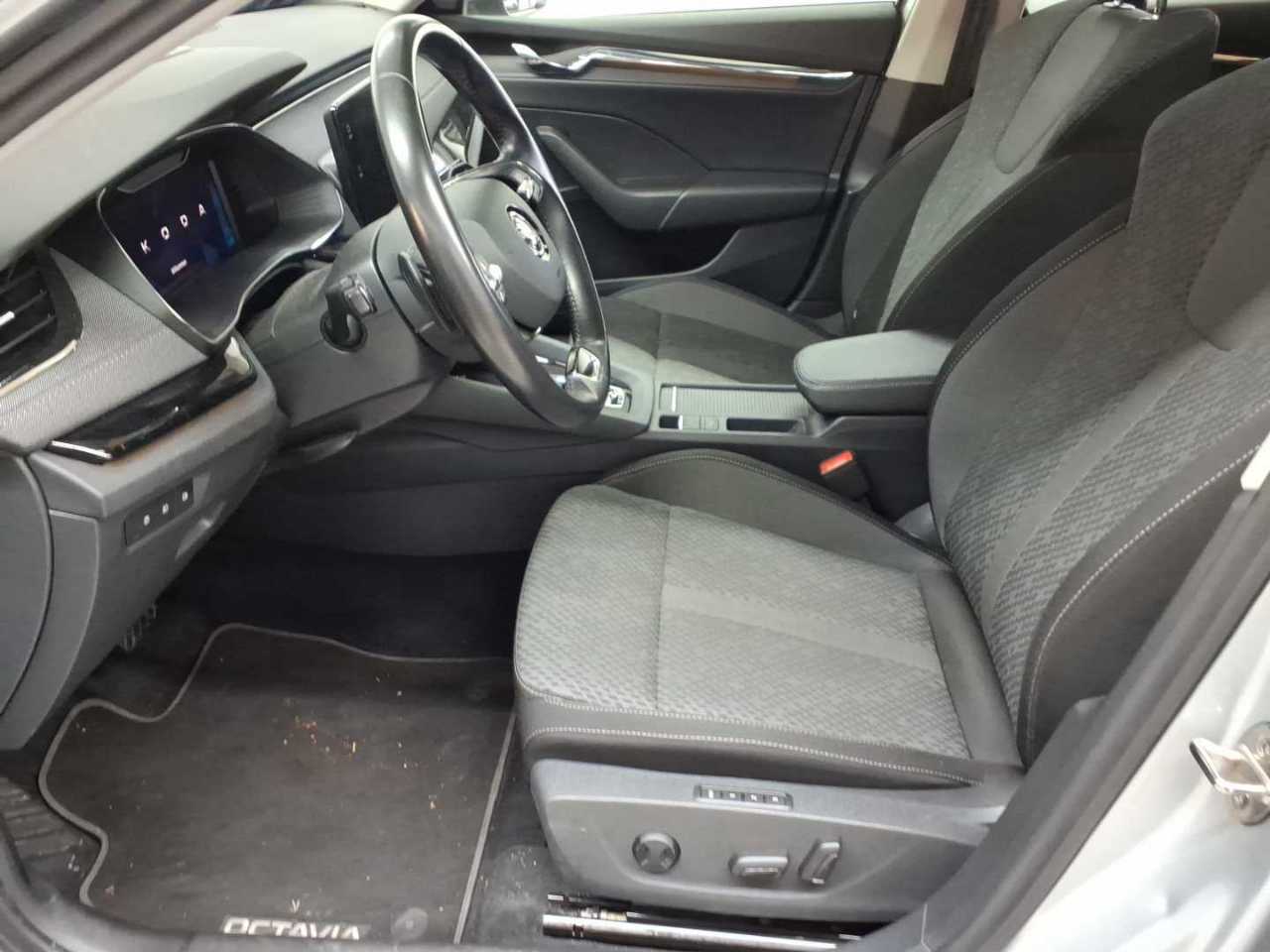 Skoda Octavia Combi 2.0 TDI DSG First Edition 7