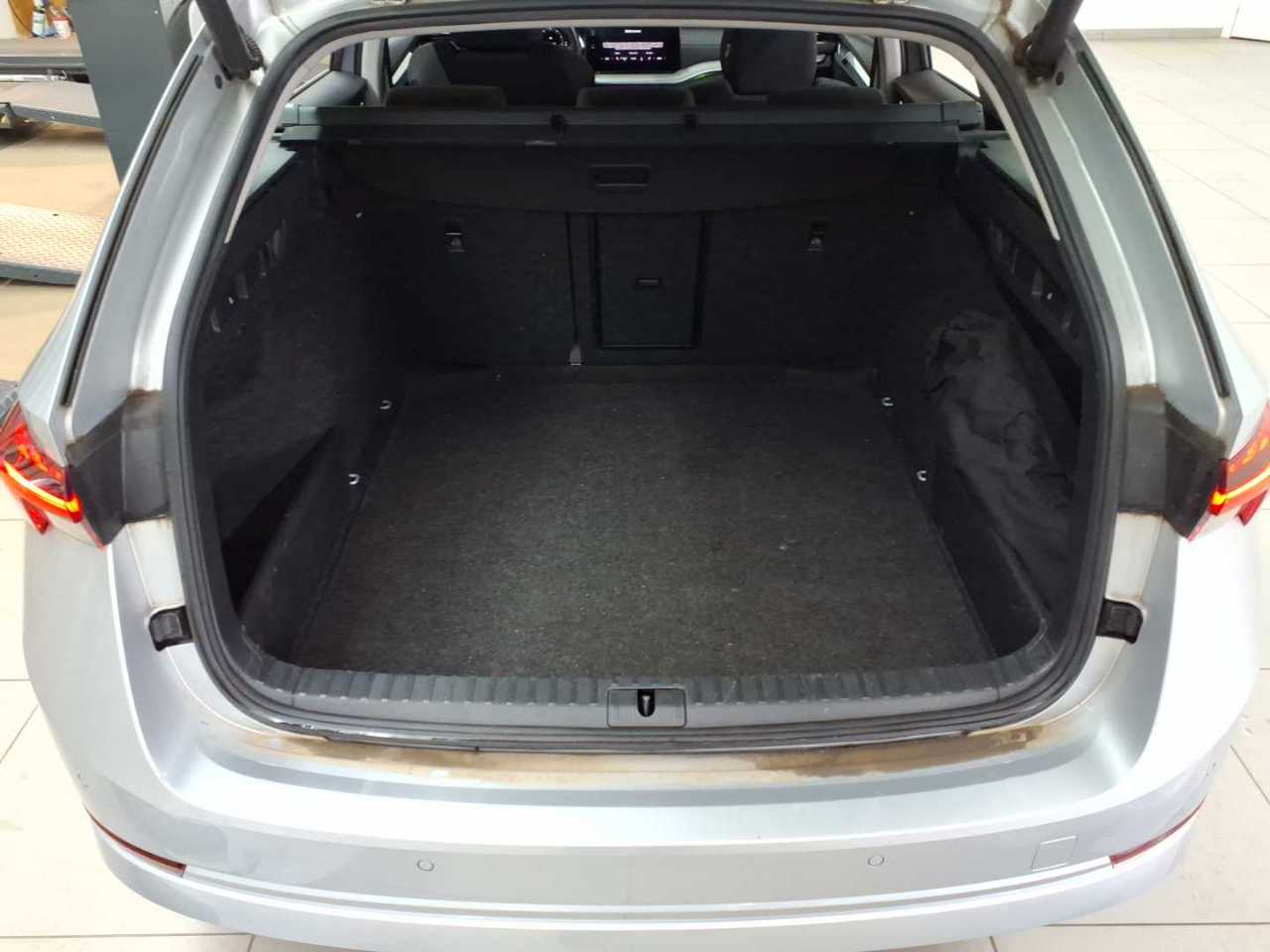 Skoda Octavia Combi 2.0 TDI DSG First Edition 14