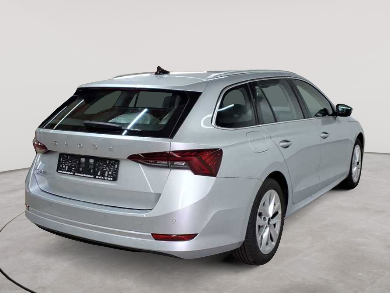 Skoda Octavia Combi 2.0 TDI DSG First Edition 4