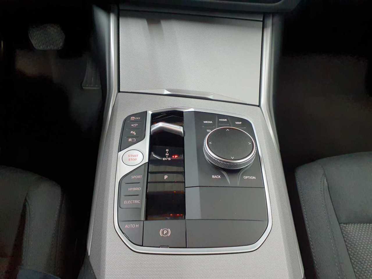 BMW 320e Touring Aut. 10