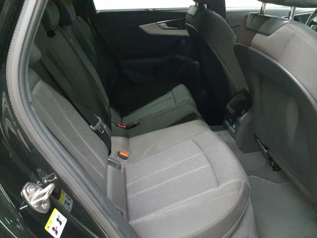 Audi A4 Avant 40 TDI S tronic 14