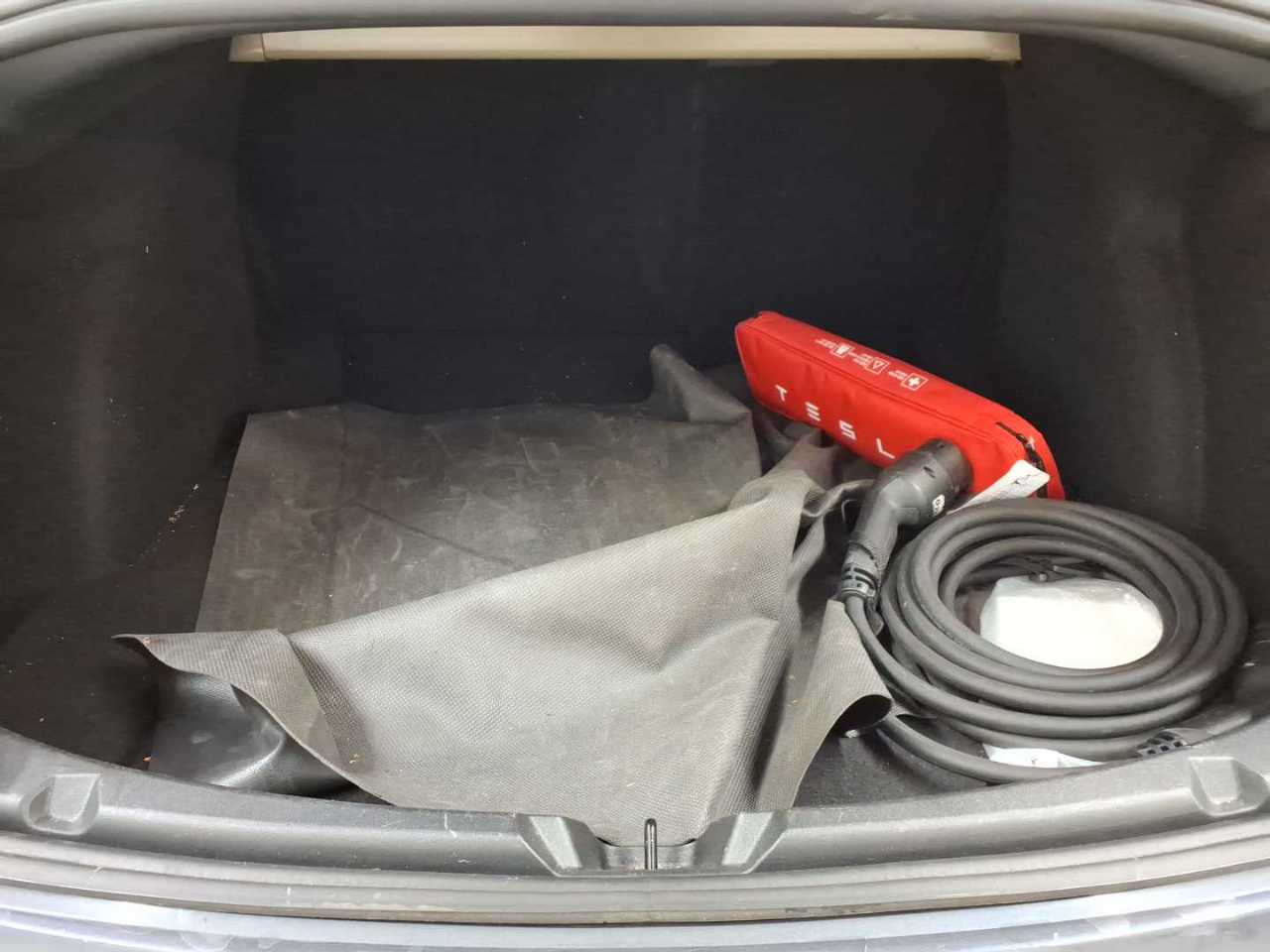 Tesla Model 3 Langstreckenbatt. Allradantrieb Dual Motor 16