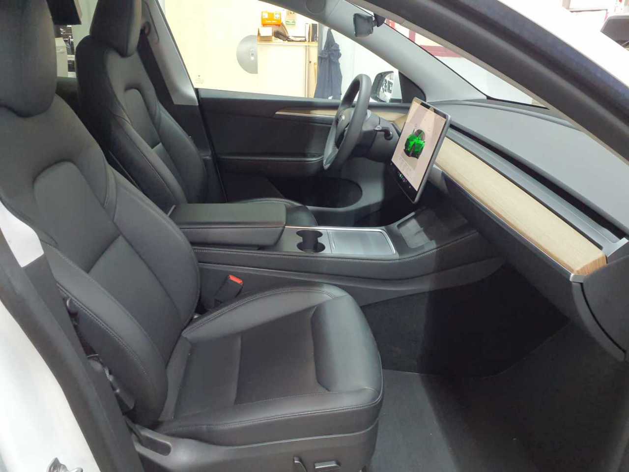 Tesla Model Y Long Range Dual Motor AWD 7