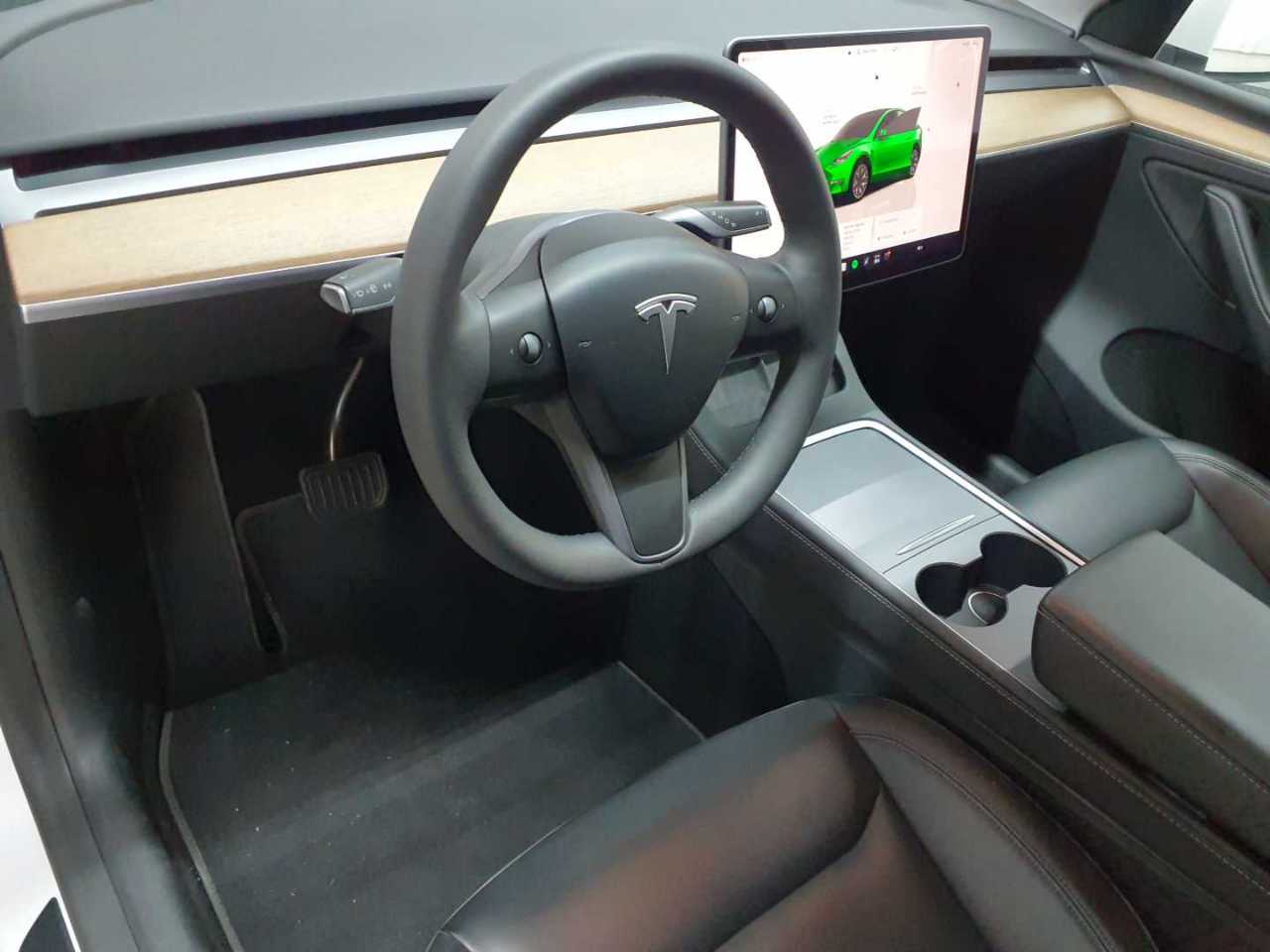 Tesla Model Y Long Range Dual Motor AWD 9