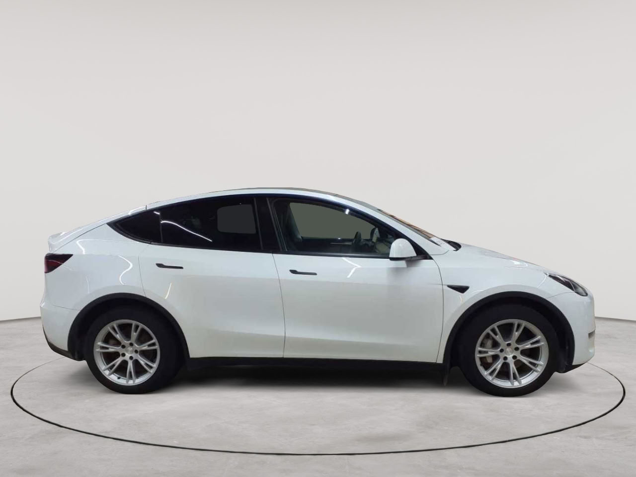 Tesla Model Y Long Range Dual Motor AWD 3