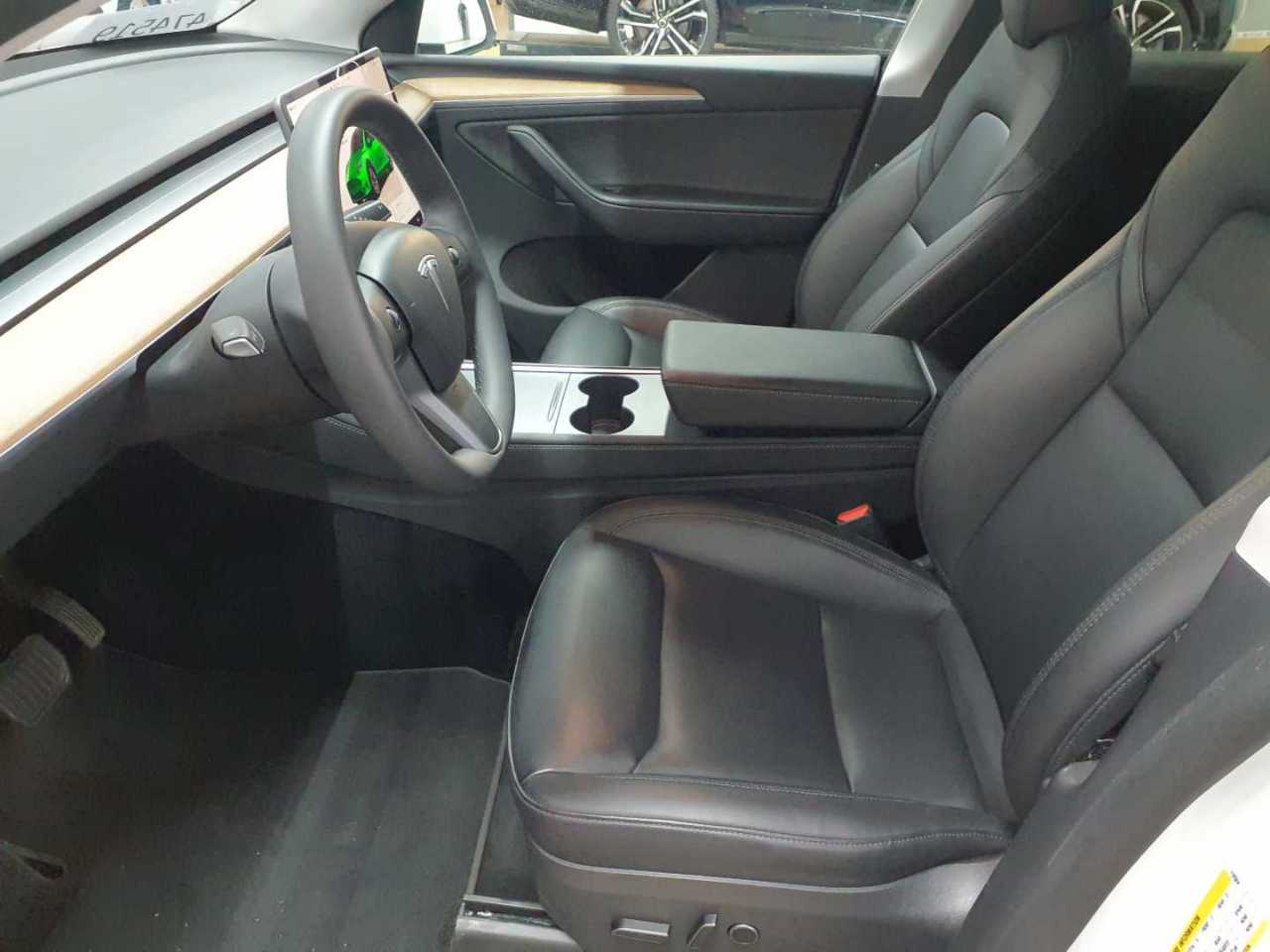 Tesla Model Y Long Range Dual Motor AWD 8