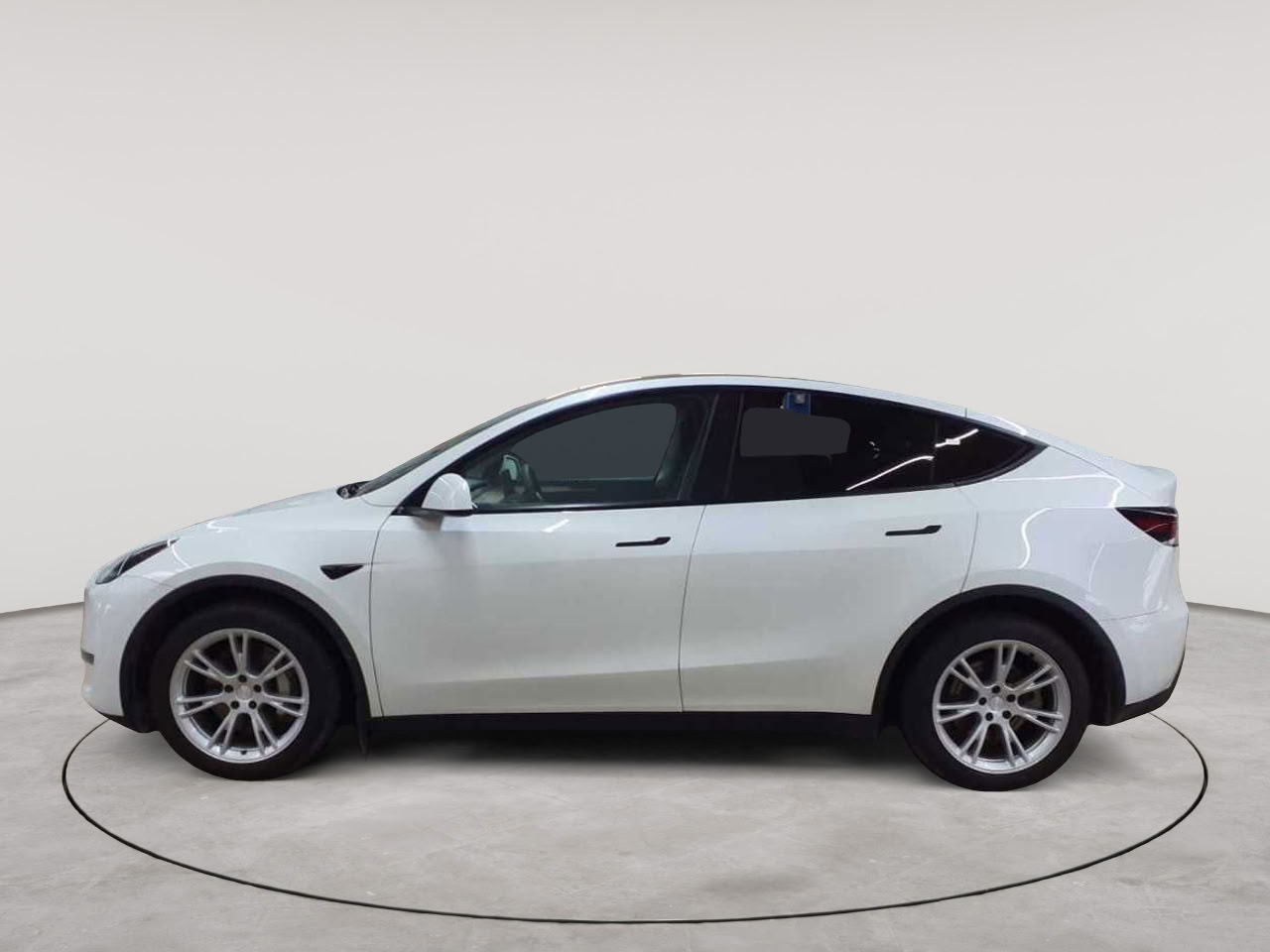 Tesla Model Y Long Range Dual Motor AWD 6