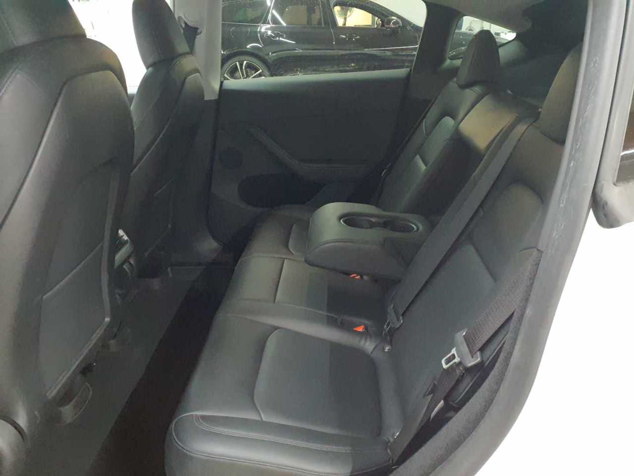 Tesla Model Y Long Range Dual Motor AWD 14