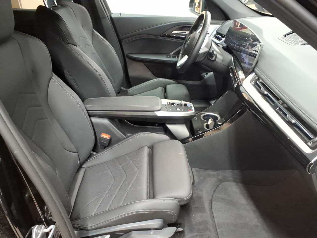 BMW iX1 xDrive30 xLine 8