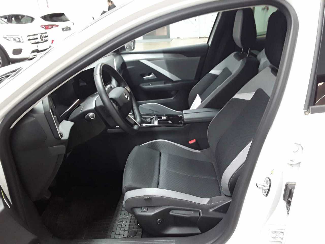 Opel Astra 1.2 Turbo Business Edition 7