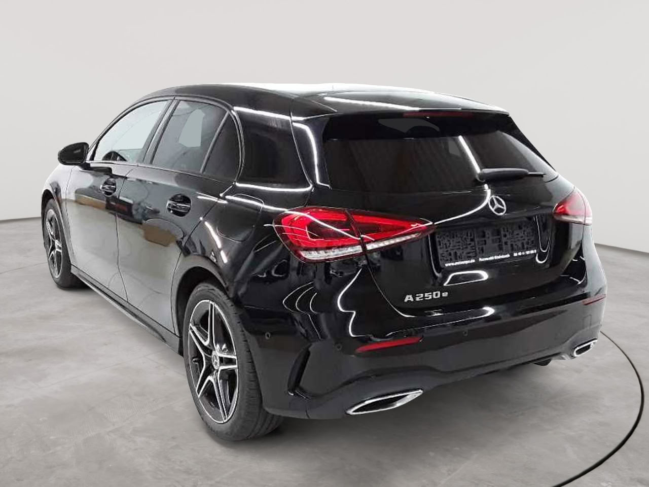 Mercedes-Benz A 250 e 8G-DCT AMG Line 5
