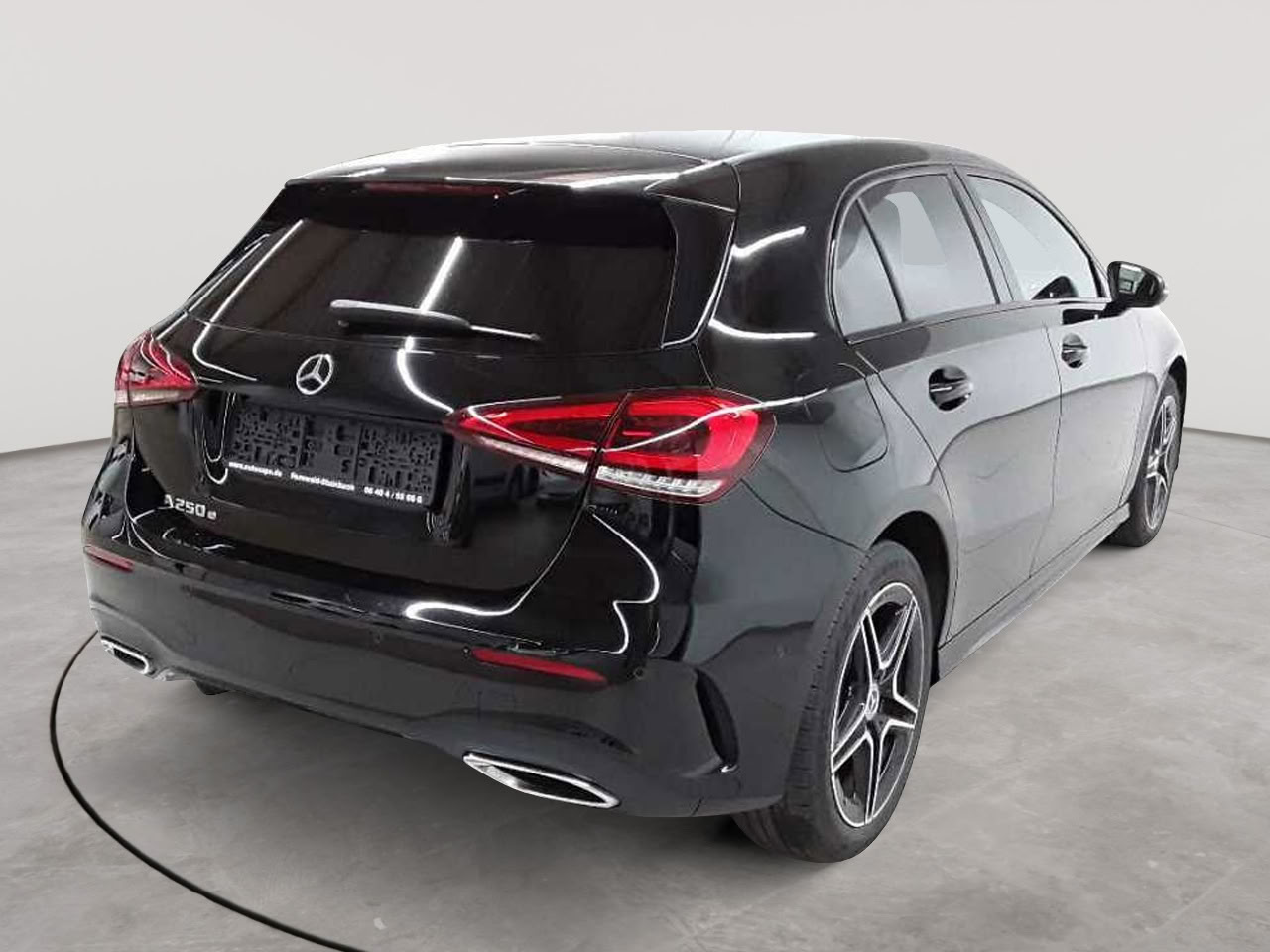 Mercedes-Benz A 250 e 8G-DCT AMG Line 4