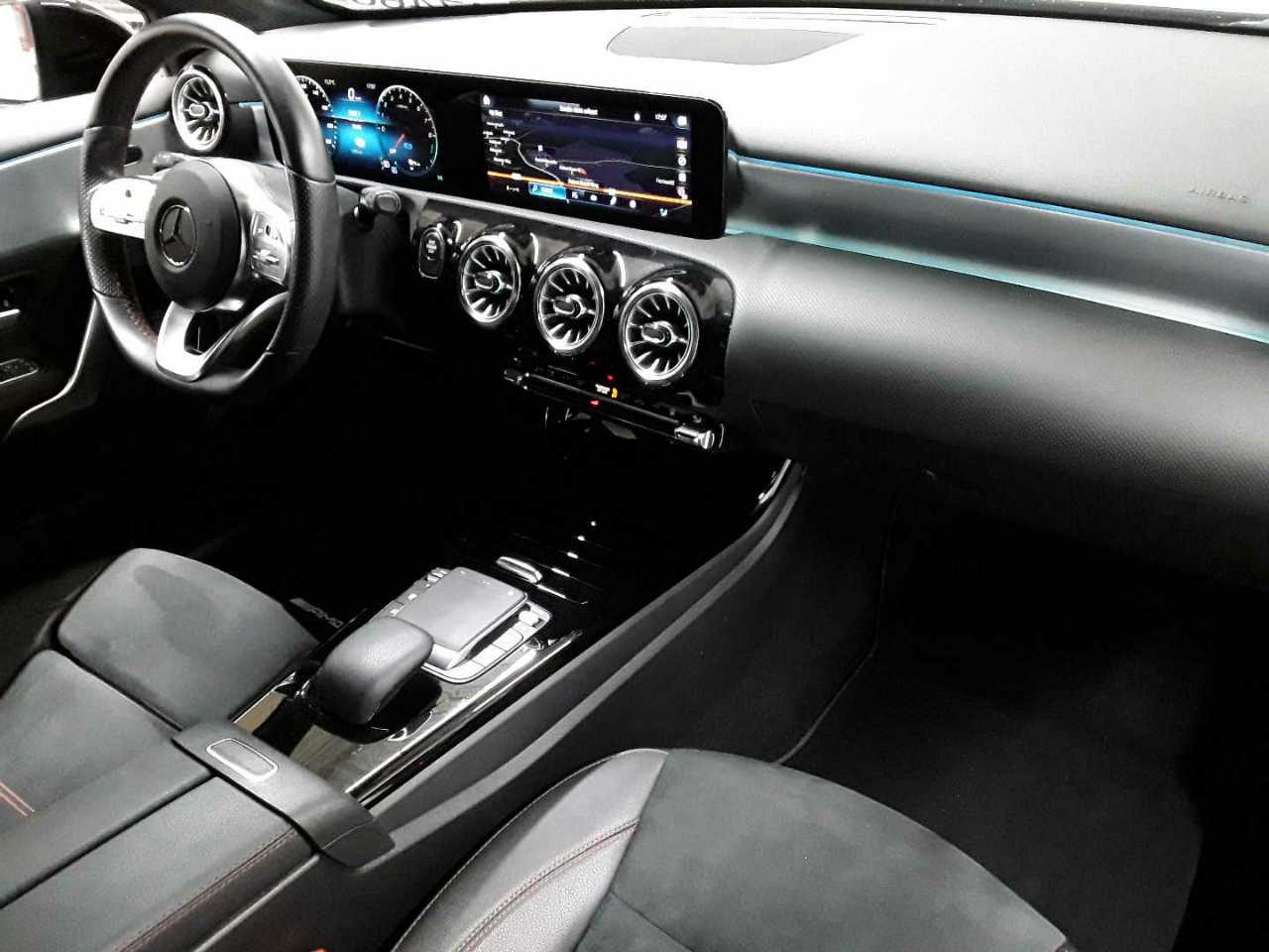 Mercedes-Benz A 250 e 8G-DCT AMG Line 9