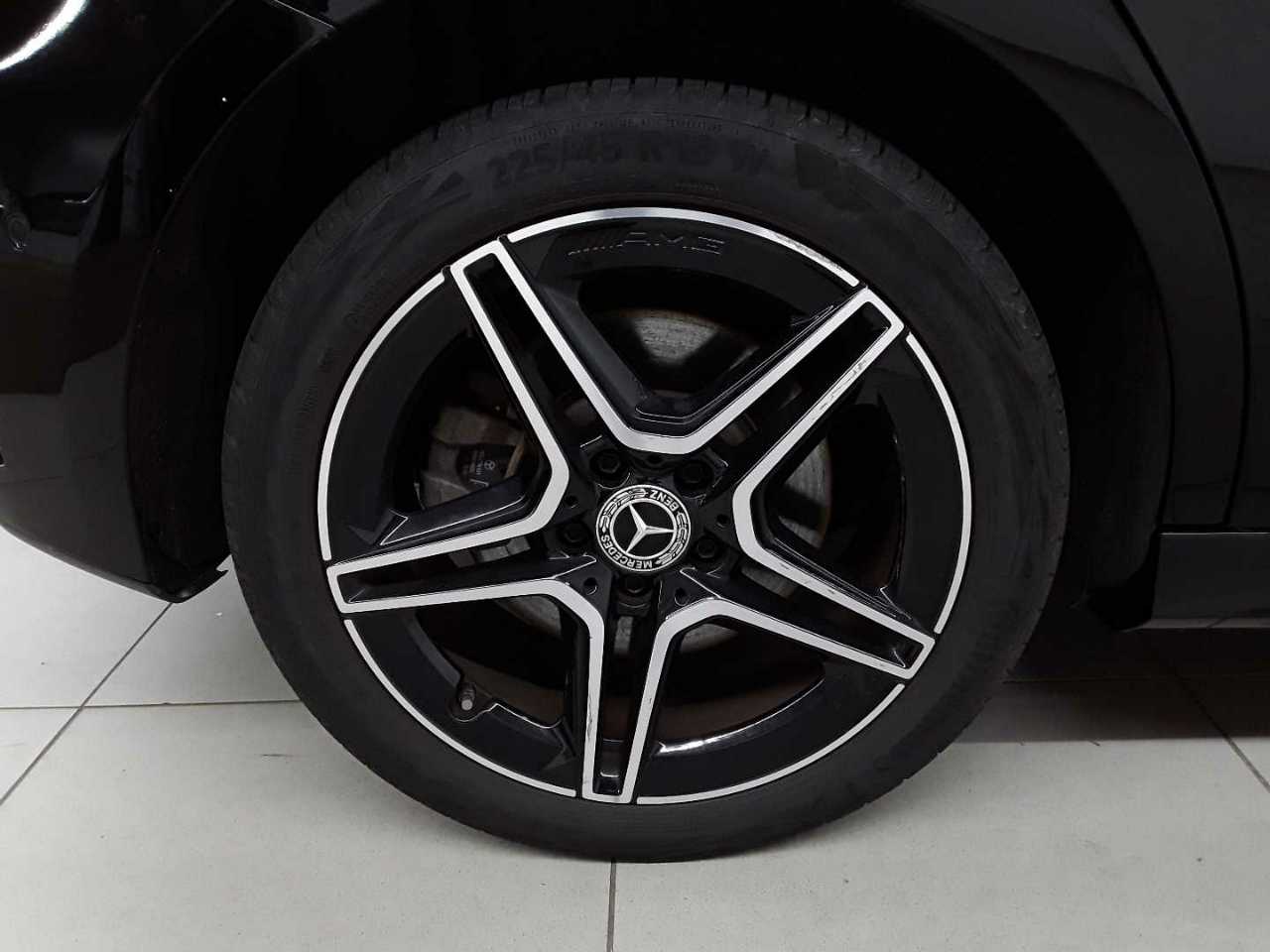 Mercedes-Benz A 250 e 8G-DCT AMG Line 17