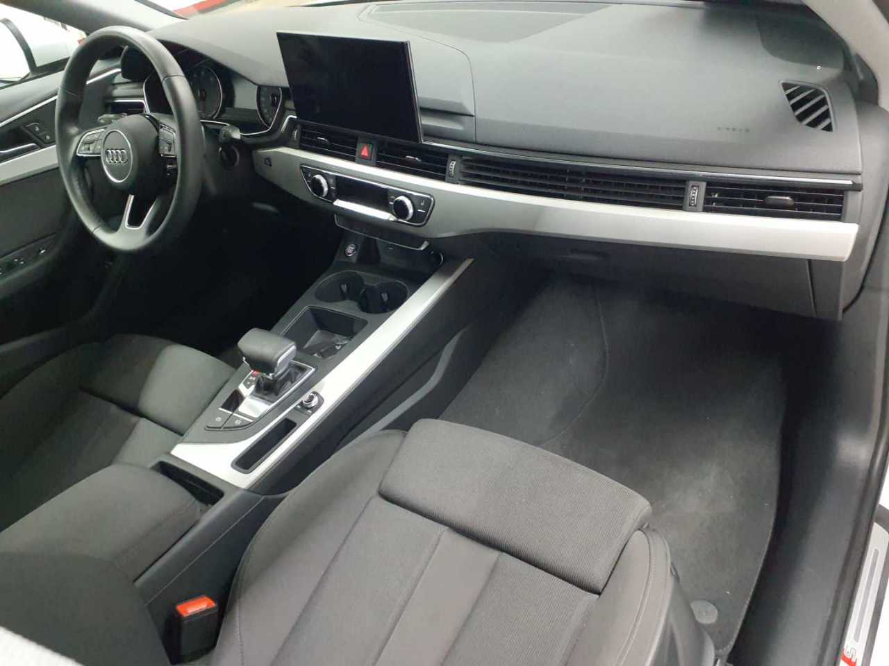 Audi A4 35 TFSI S tronic S line 9
