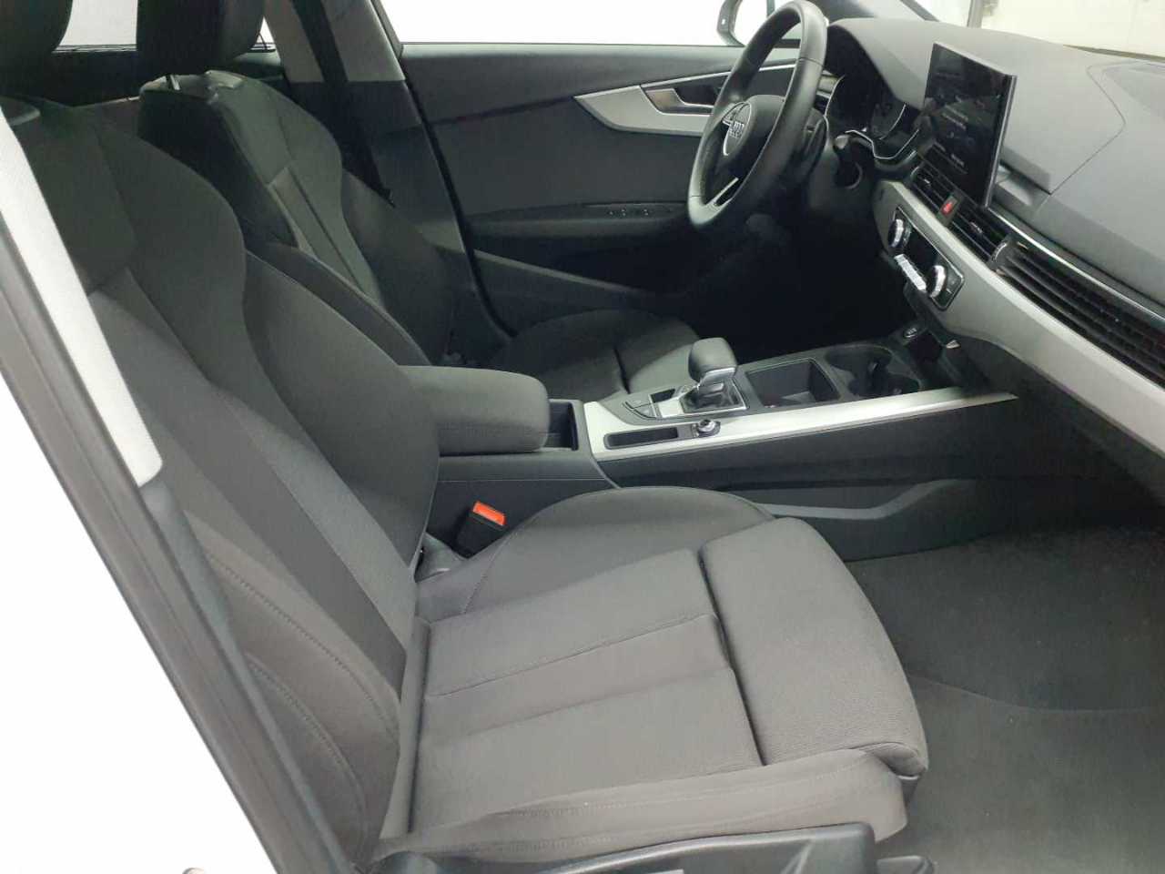 Audi A4 35 TFSI S tronic S line 8