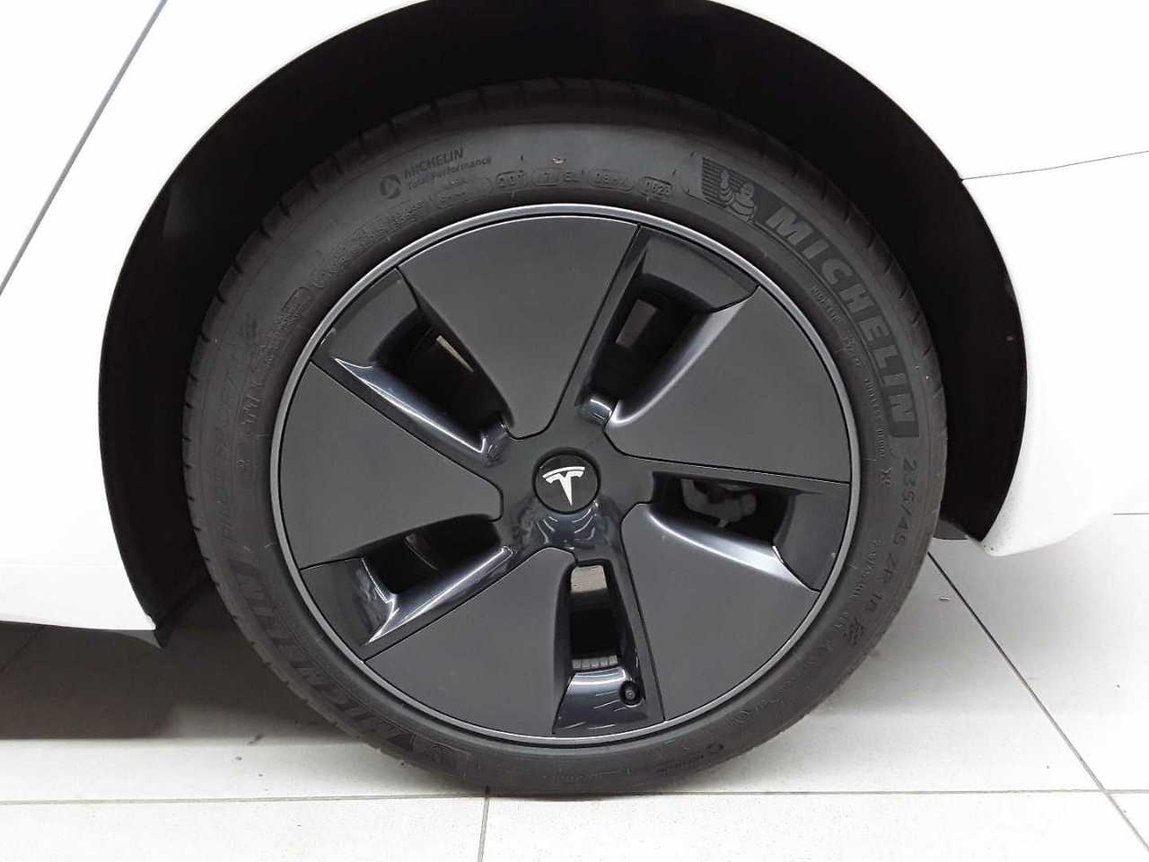 Tesla Model 3 Langstreckenbatt. Allradantrieb Dual Motor 18