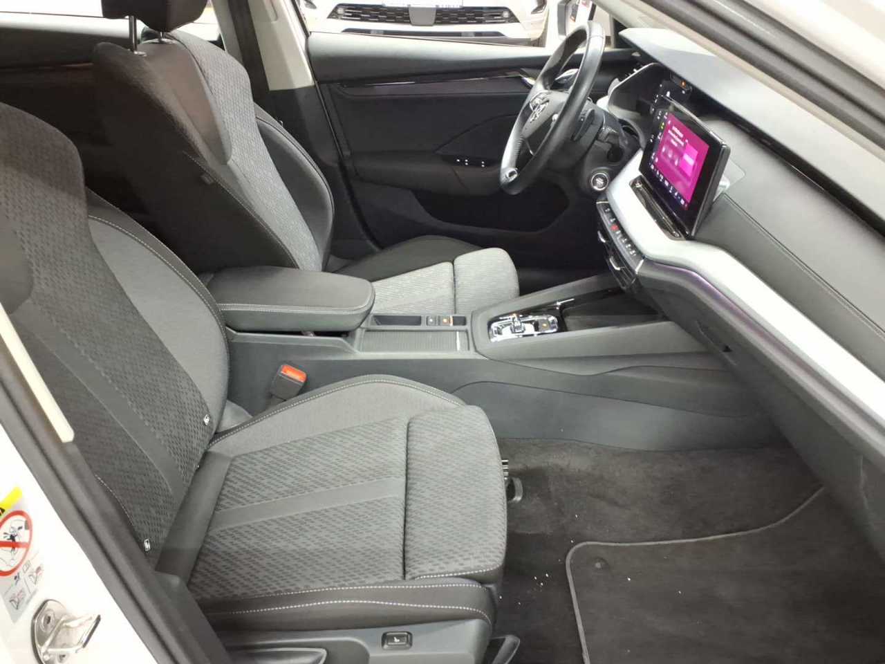 Skoda Octavia Combi 2.0 TDI DSG Clever 8