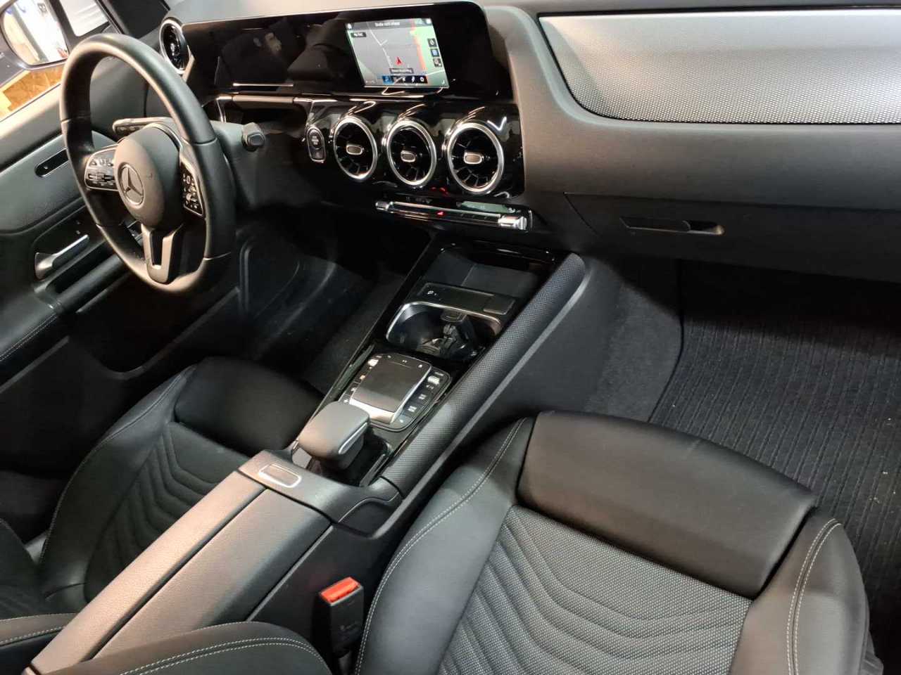 Mercedes-Benz GLA 200 d 8G-DCT Style 9