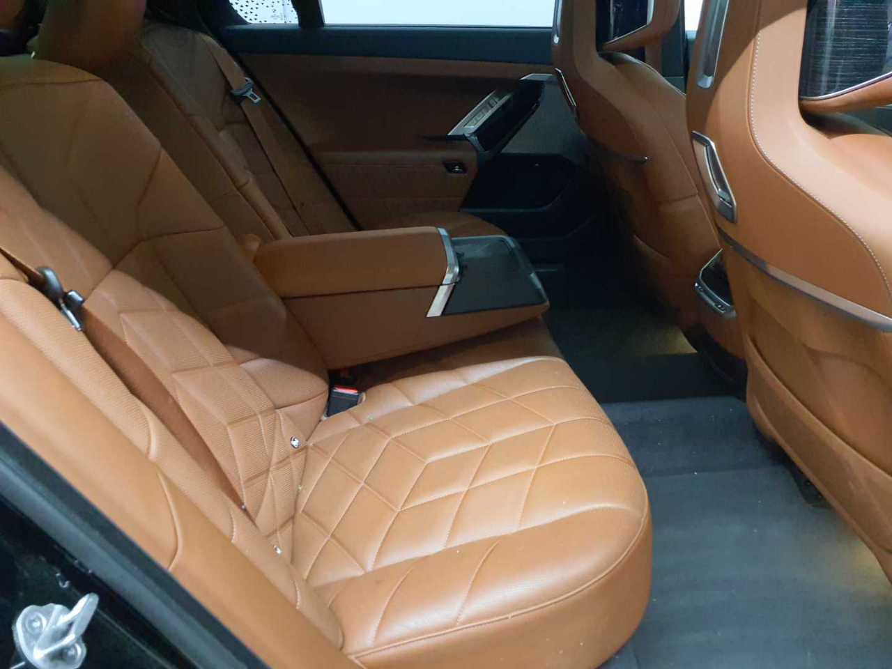 BMW 750e xDrive 14