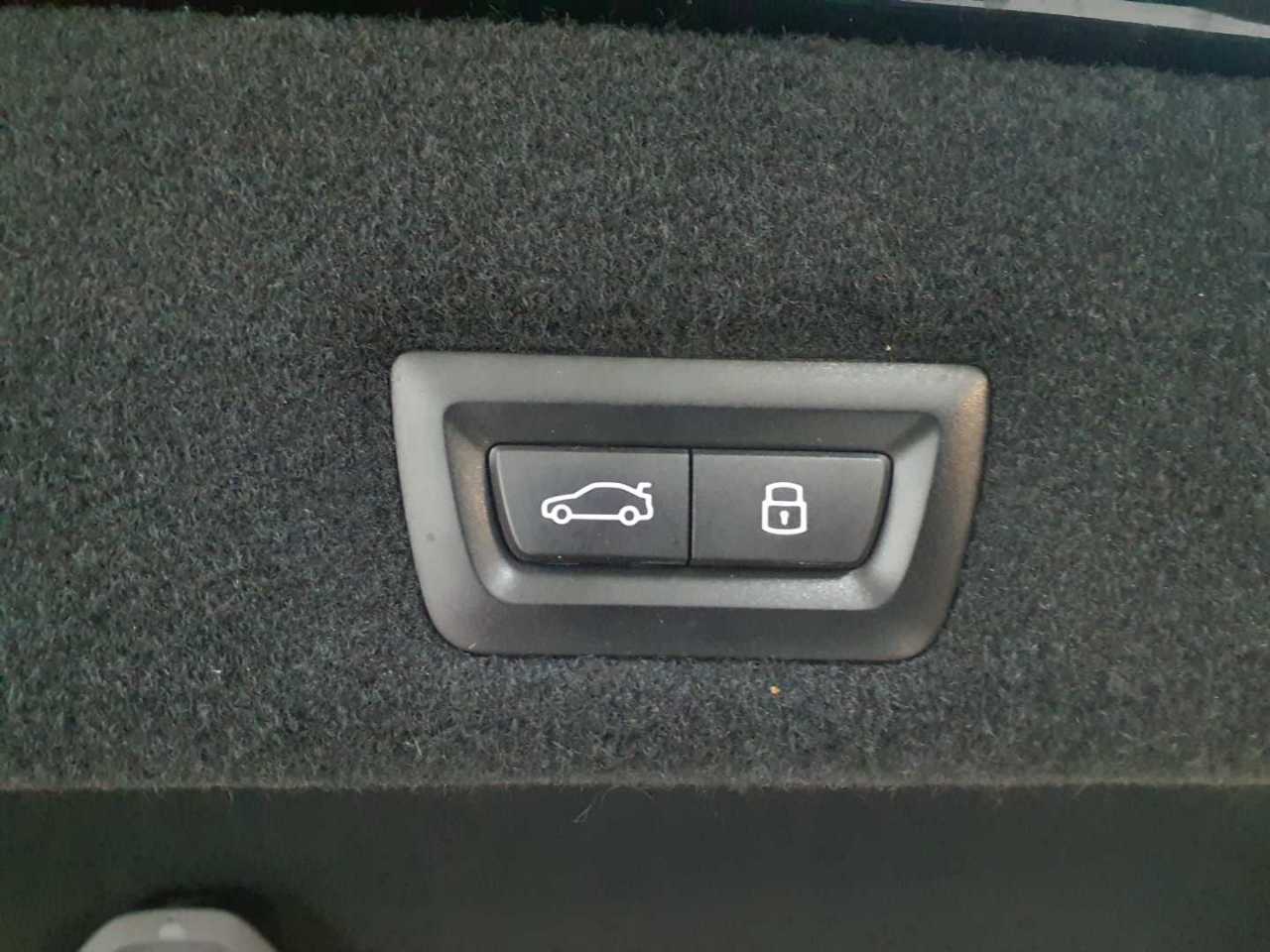 BMW 750e xDrive 16