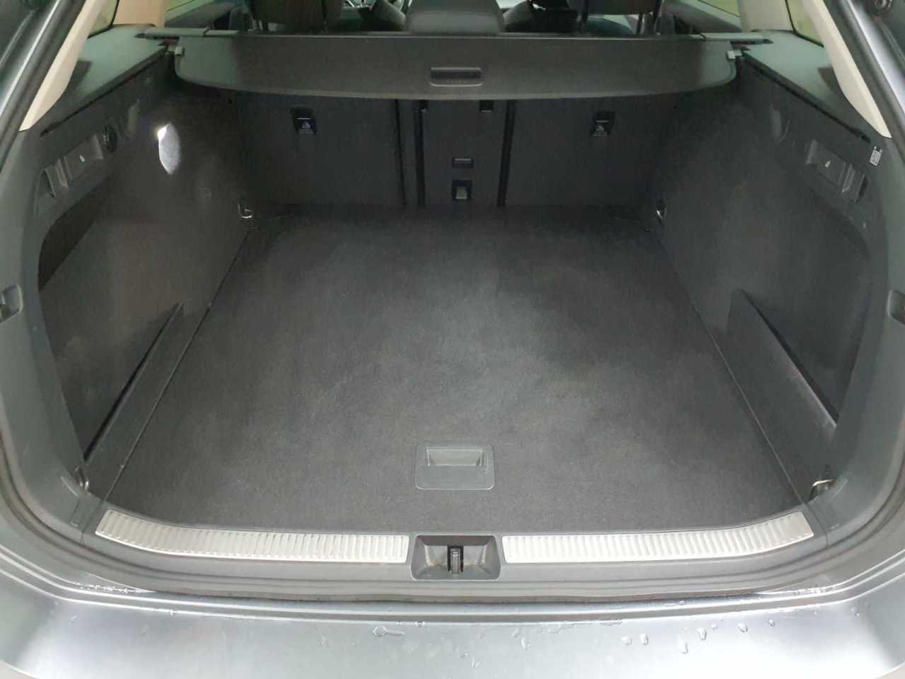 Volkswagen Passat Variant 1.5 e-TSI OPF DSG Business 15