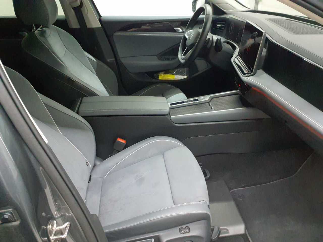 Volkswagen Passat Variant 1.5 e-TSI OPF DSG Business 8