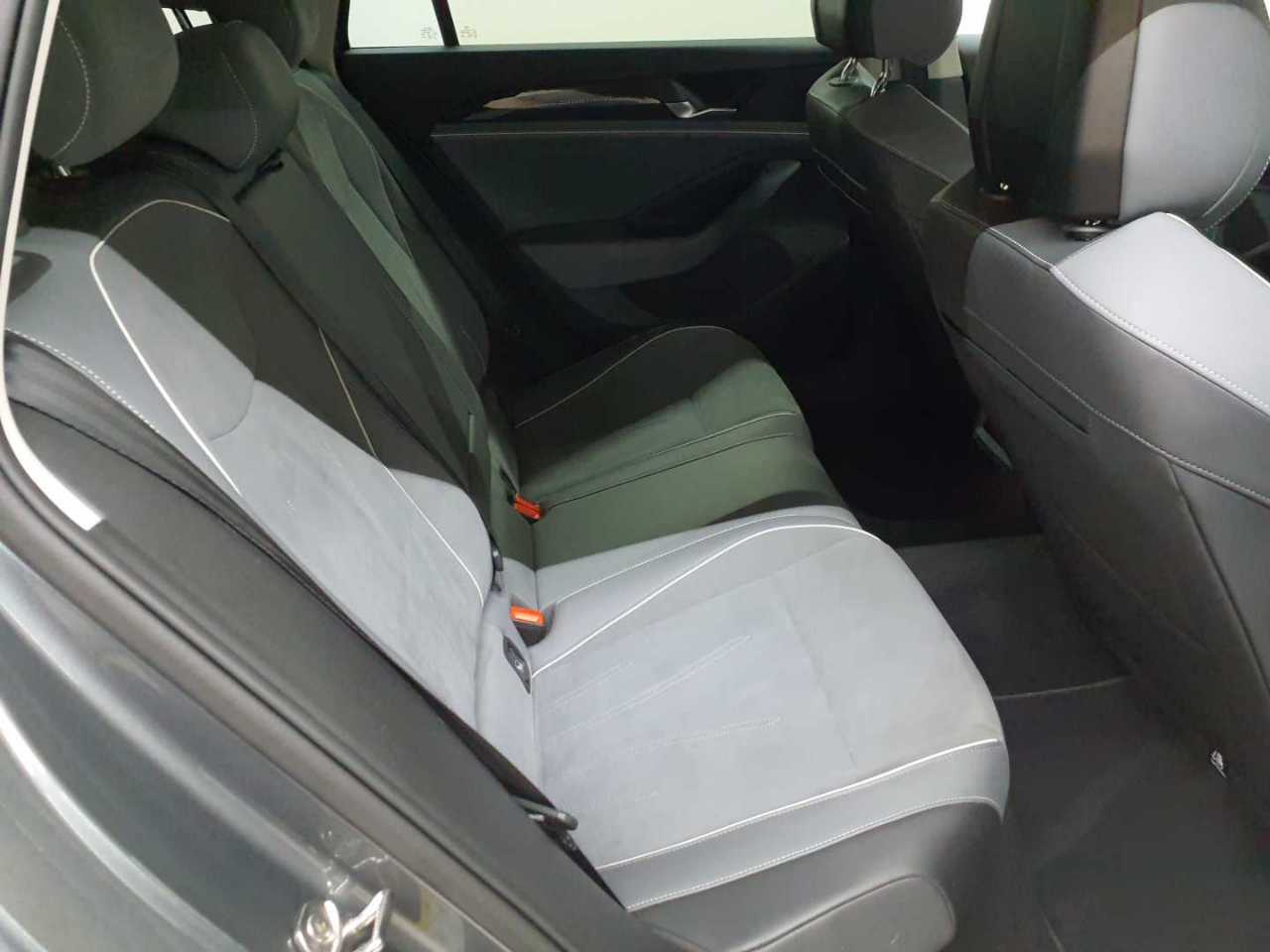 Volkswagen Passat Variant 1.5 e-TSI OPF DSG Business 14