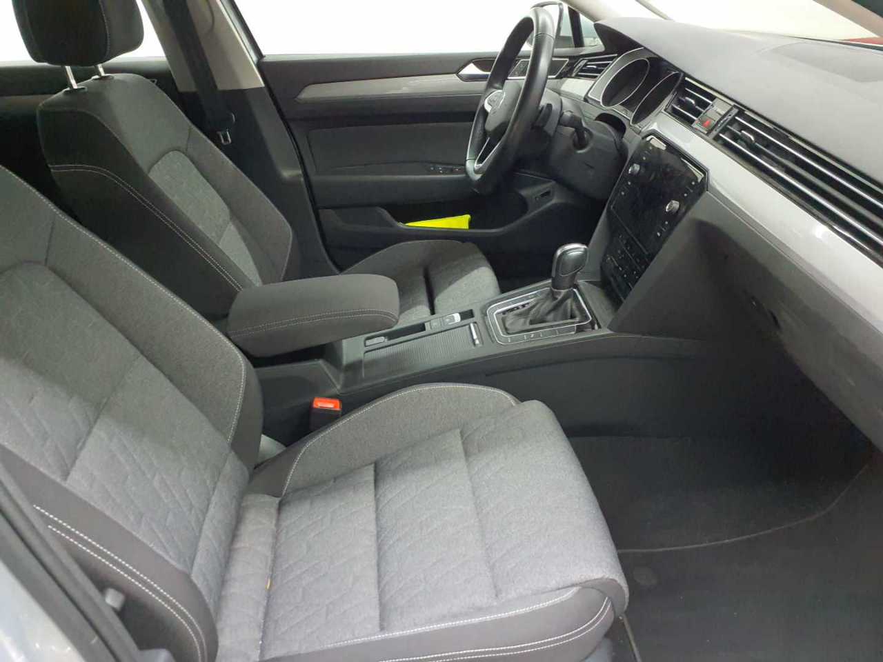 Volkswagen Passat Variant 2.0 TDI SCR DSG Business 8