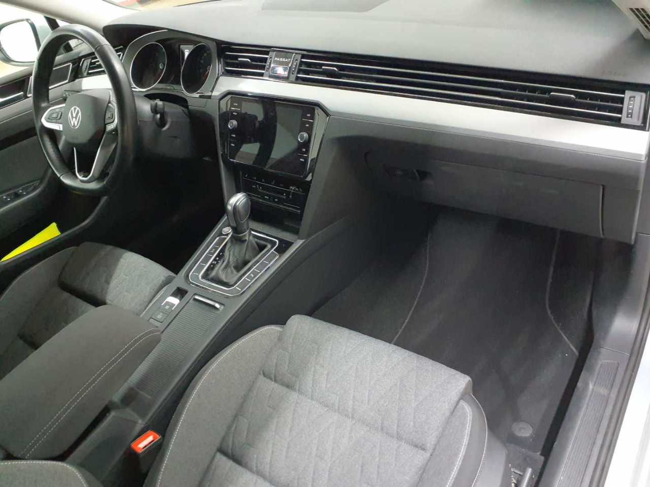 Volkswagen Passat Variant 2.0 TDI SCR DSG Business 9