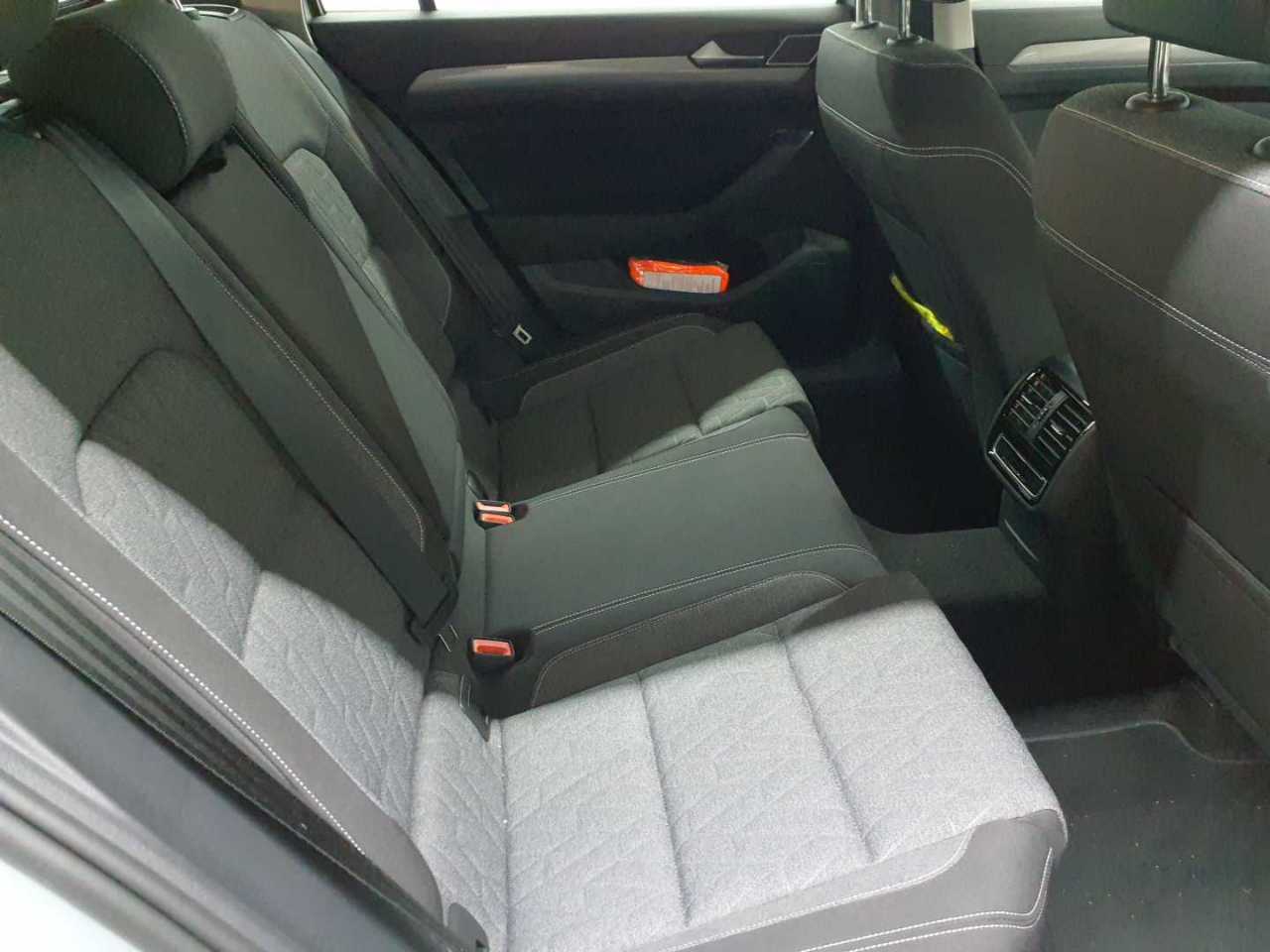 Volkswagen Passat Variant 2.0 TDI SCR DSG Business 14