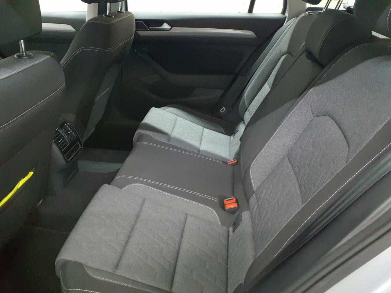 Volkswagen Passat Variant 2.0 TDI SCR DSG Business 13