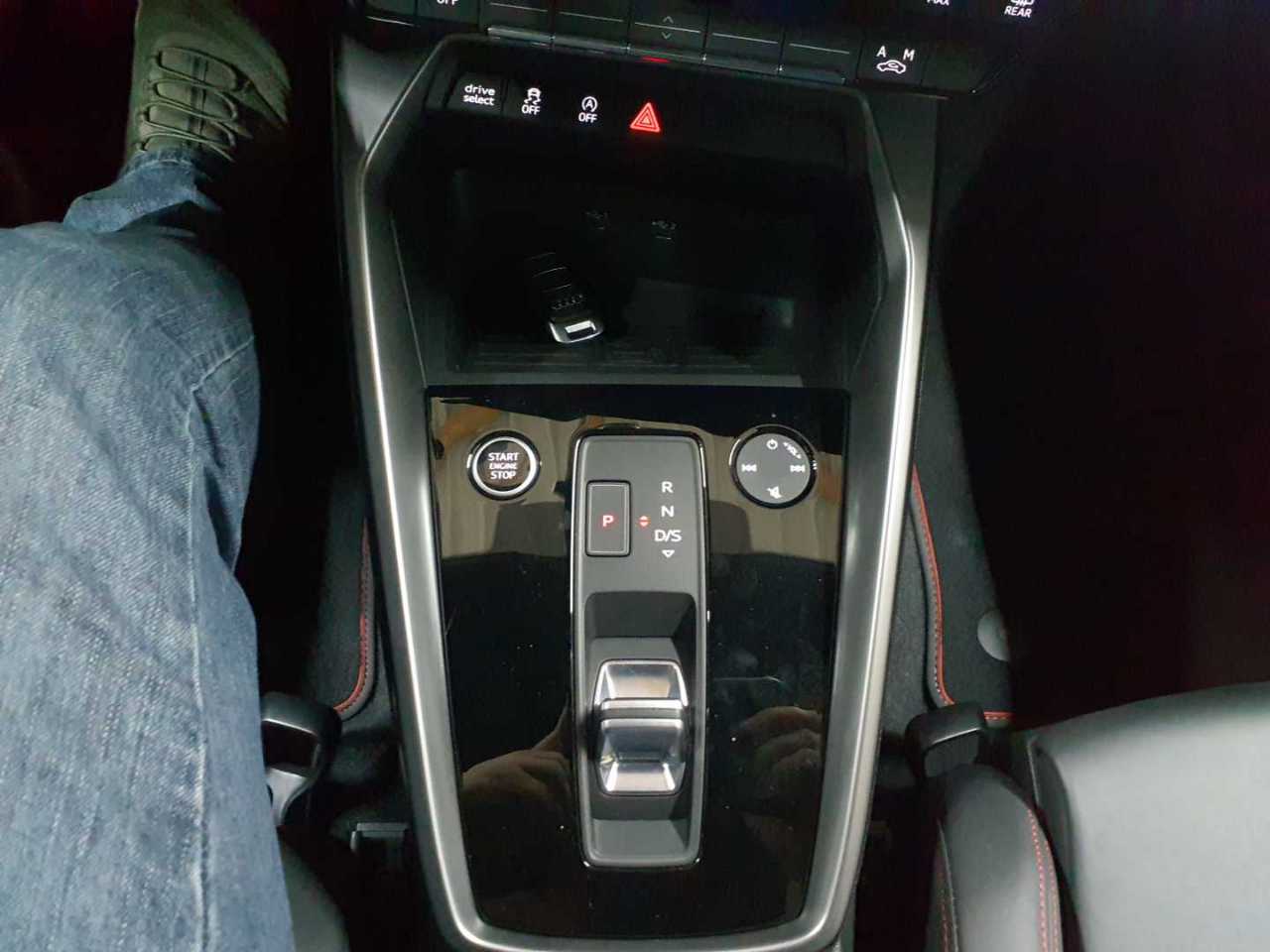 Audi A3 40 TFSI Sportback quattro S tronic S line 10