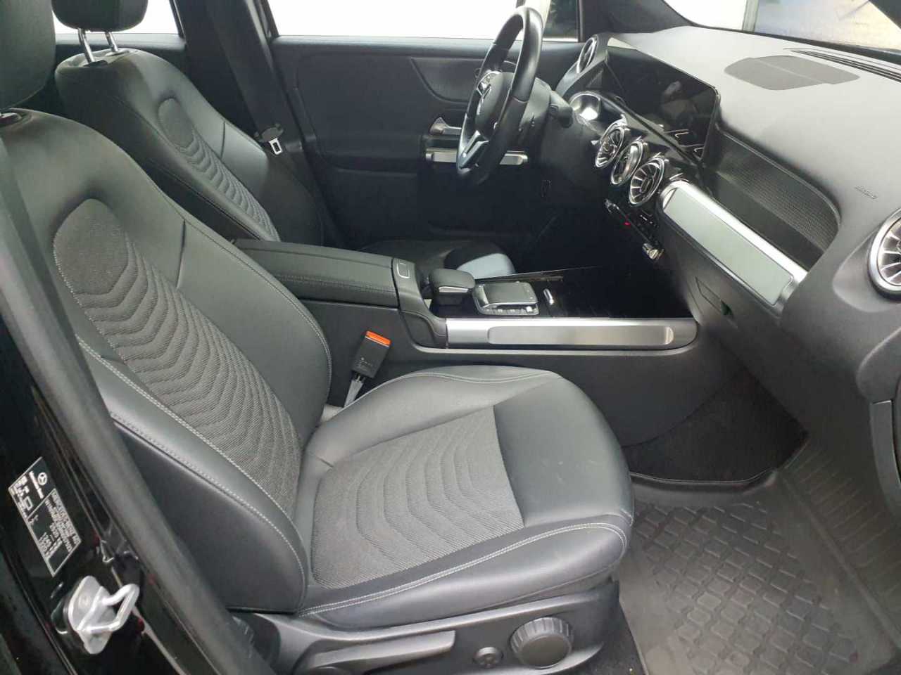 Mercedes-Benz EQB 250+ Progressive 8