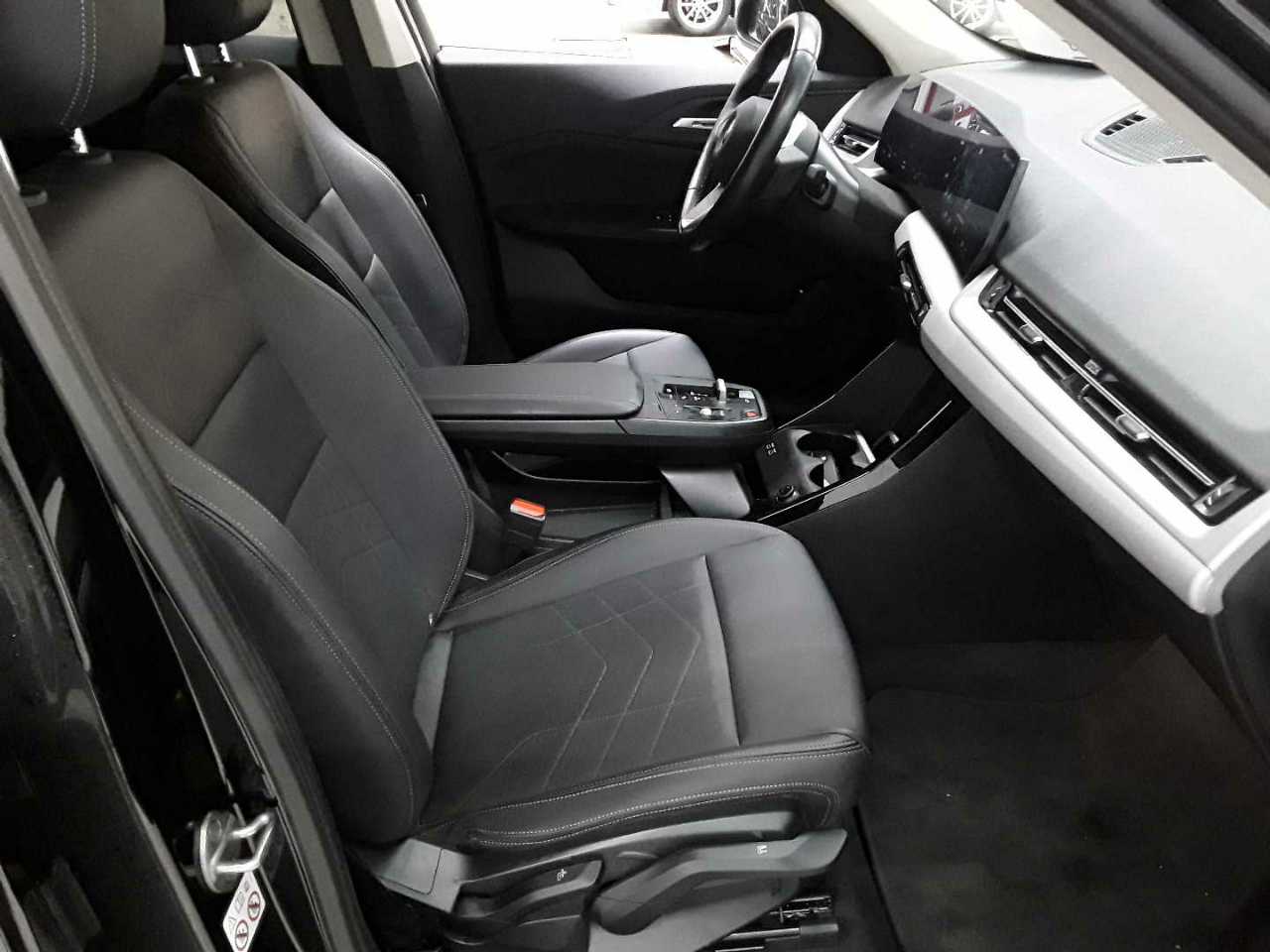 BMW iX1 xDrive30 8