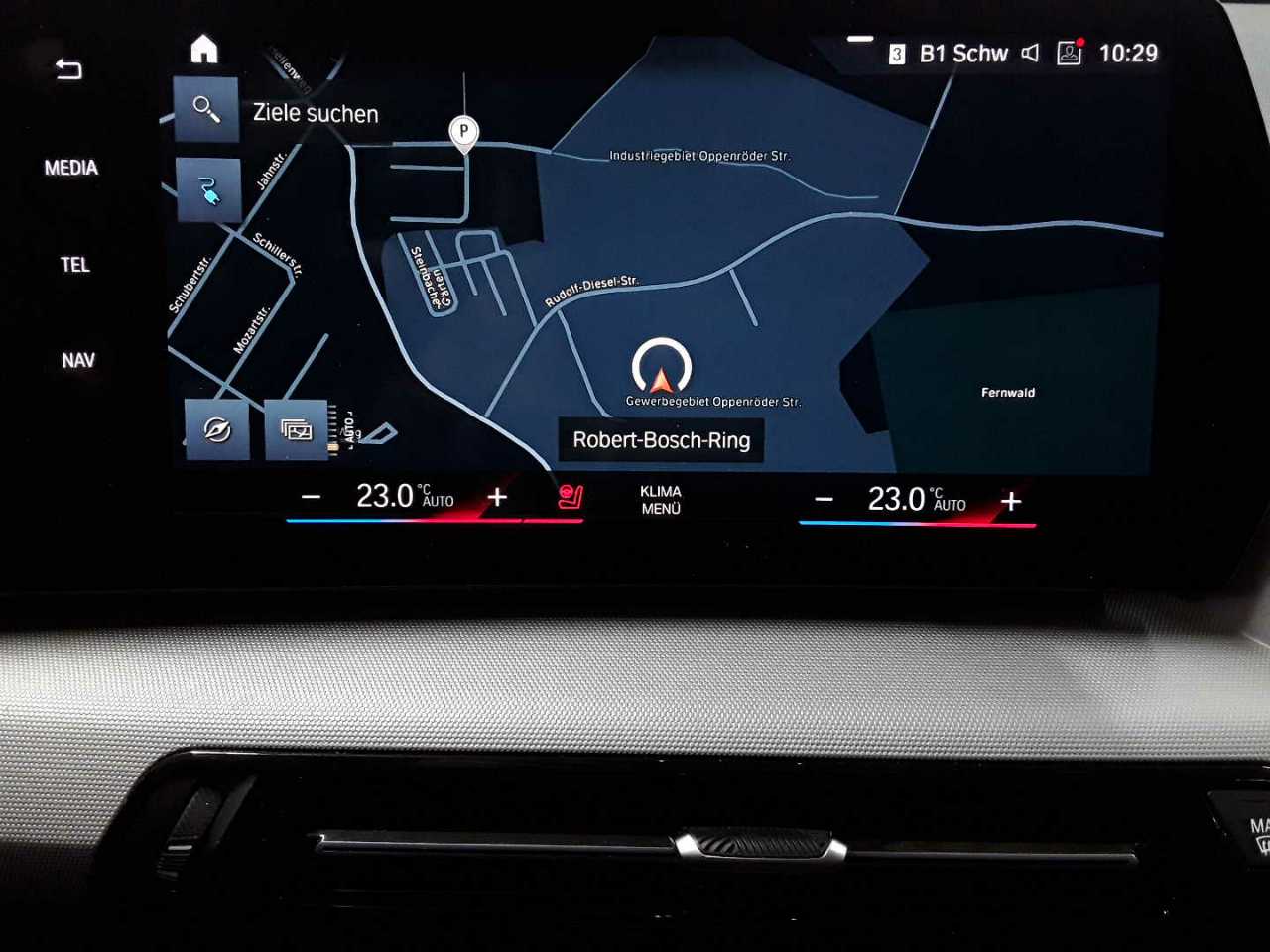 BMW iX1 xDrive30 12