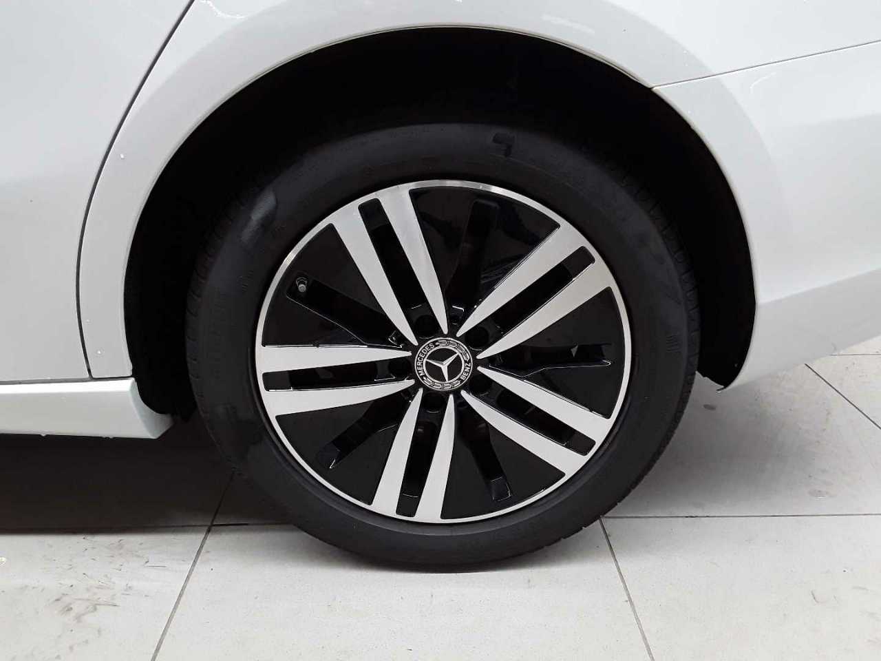 Mercedes-Benz A 250 e 8G-DCT Progressive 18