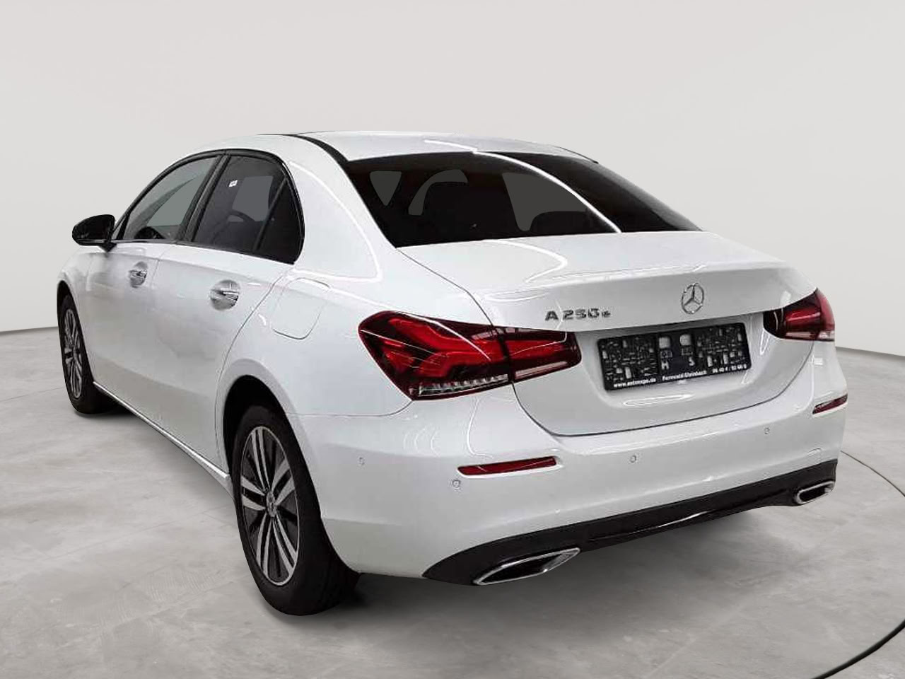 Mercedes-Benz A 250 e 8G-DCT Progressive 5