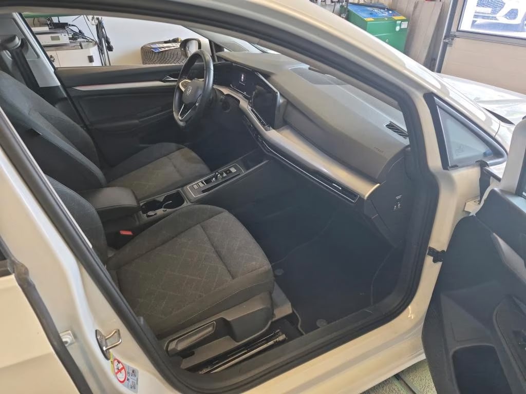 Volkswagen Golf 1.0 2023 6