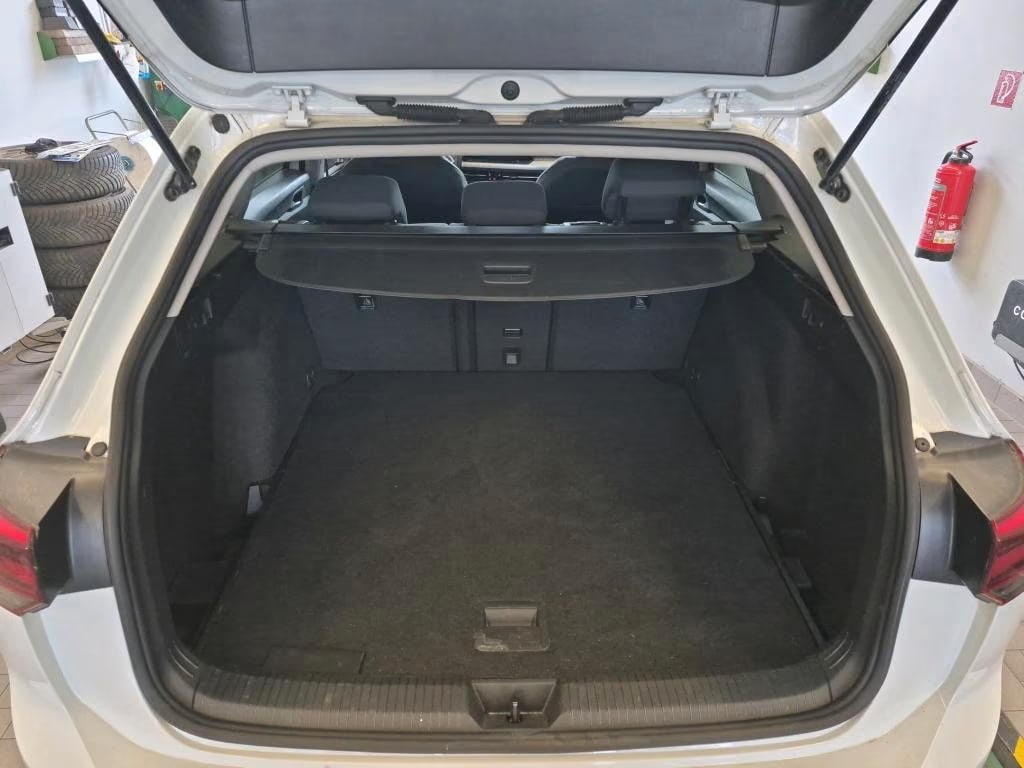 Volkswagen Golf 1.0 2023 8