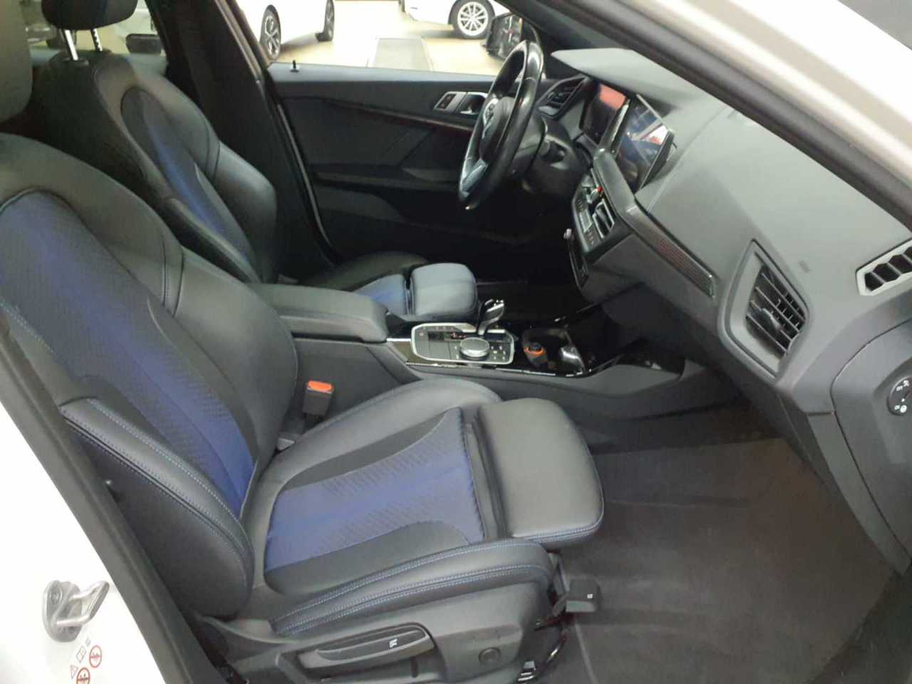 BMW 118d Aut. M Sport 6