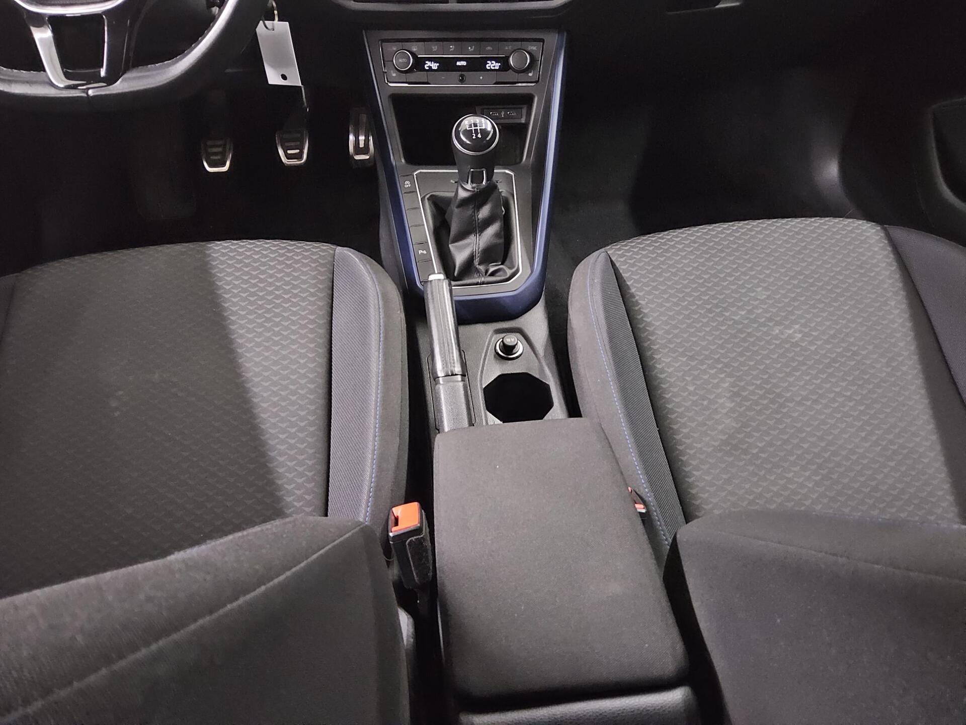 Volkswagen Polo 1.0 TSI United Navi Shz PDC AHK DAB+ 6