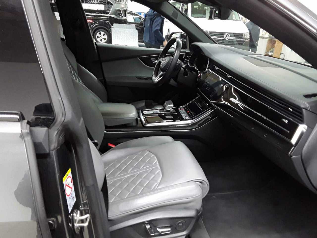 Audi S Q8 TFSI quattro tiptronic 8