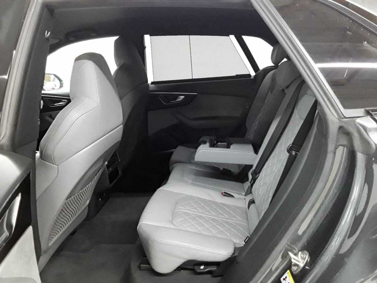 Audi S Q8 TFSI quattro tiptronic 13